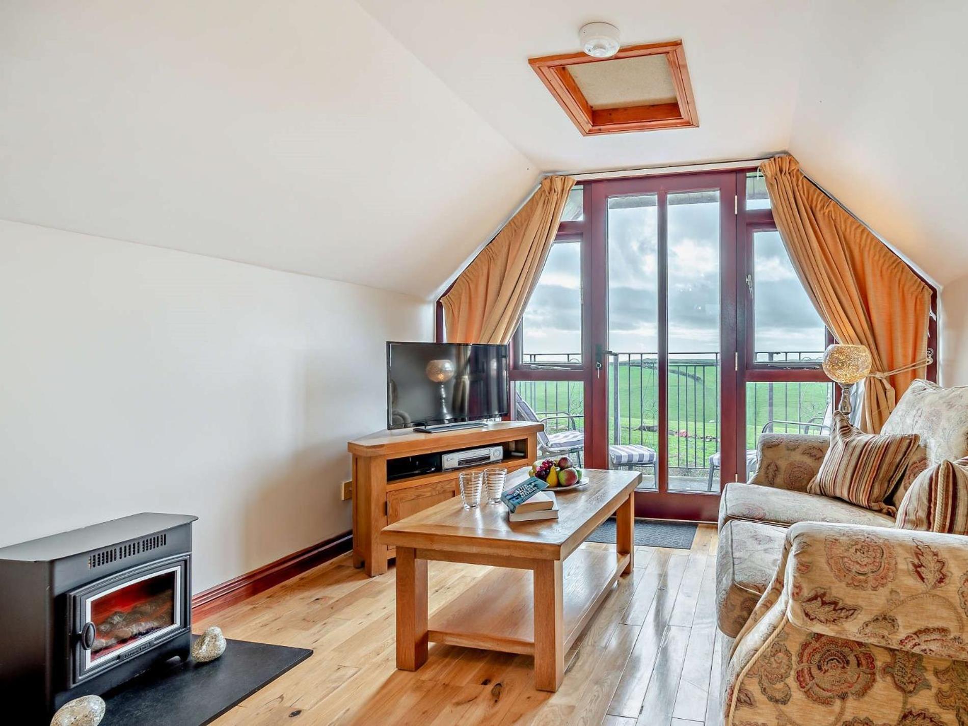 1 Bed in Looe oc-couvw view 2