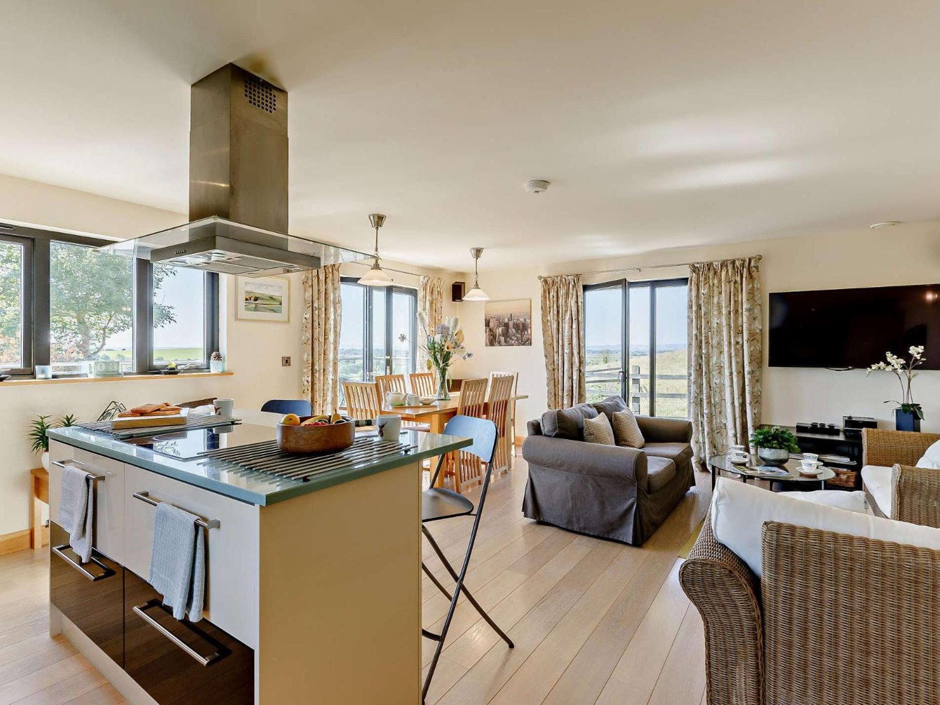 4 Bed in Bridgwater oc-shalo view 2