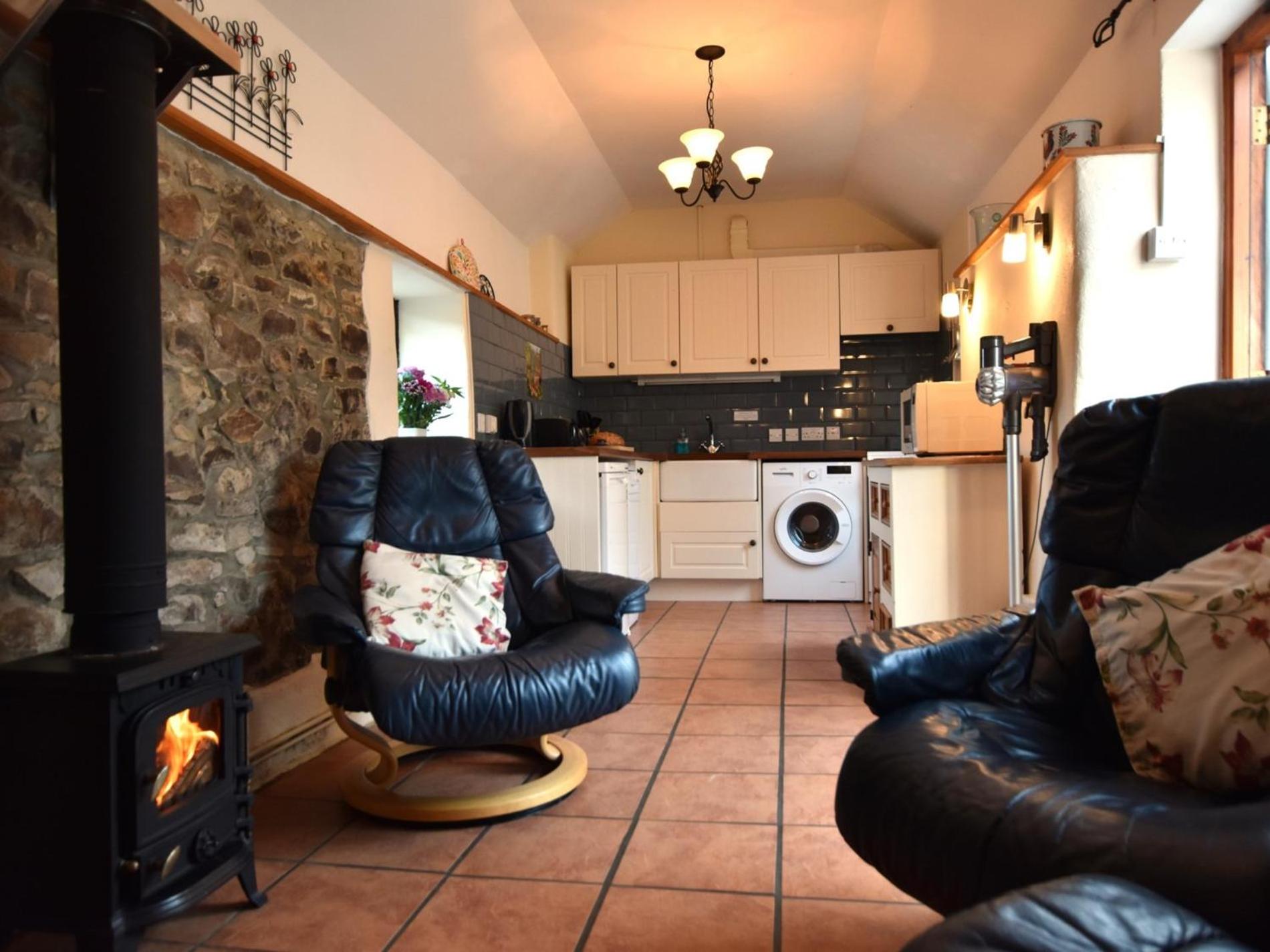 1 Bed in Holsworthy oc-wscot view 4