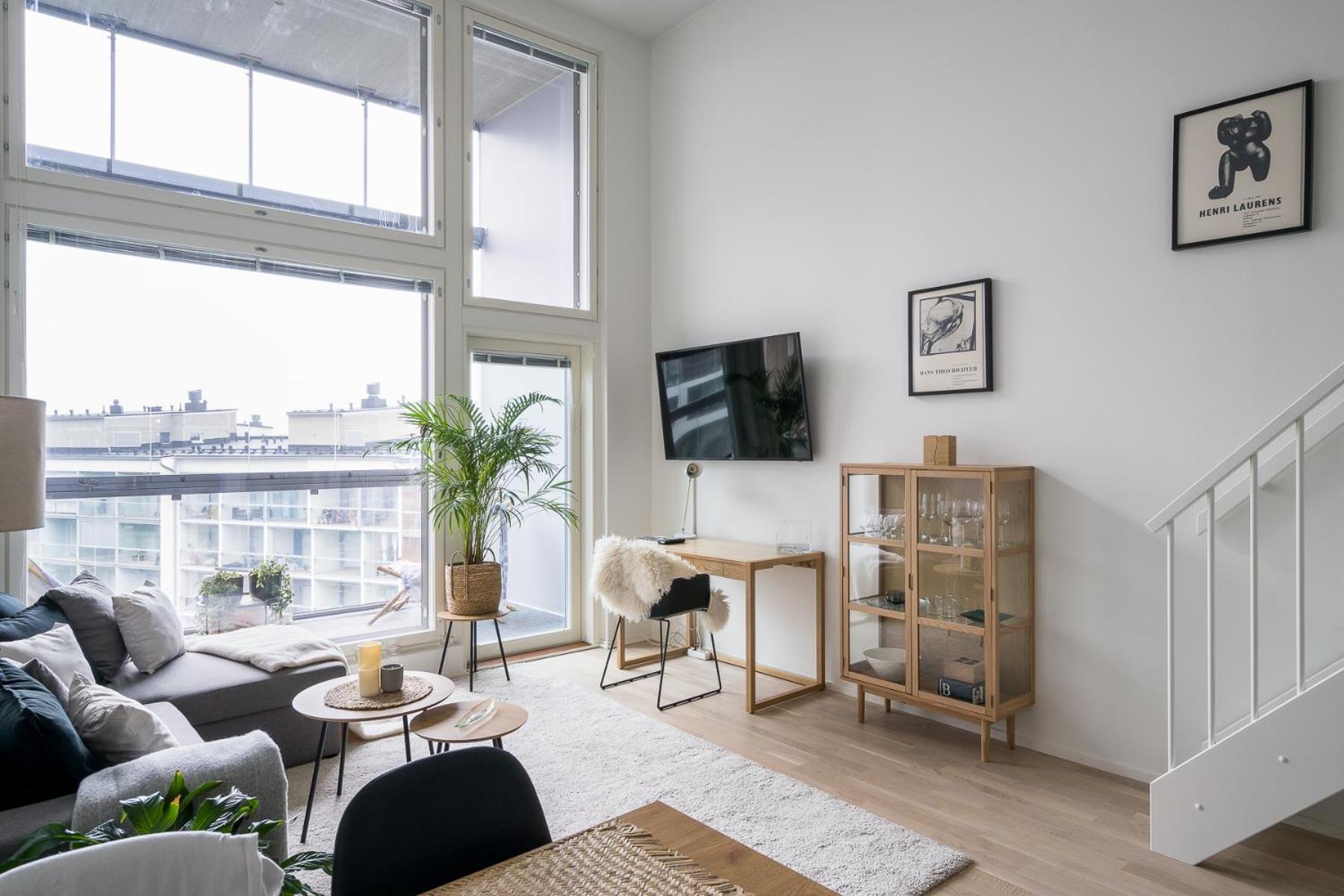 LUXUS -loft apartment 7 min train to Airport view 5
