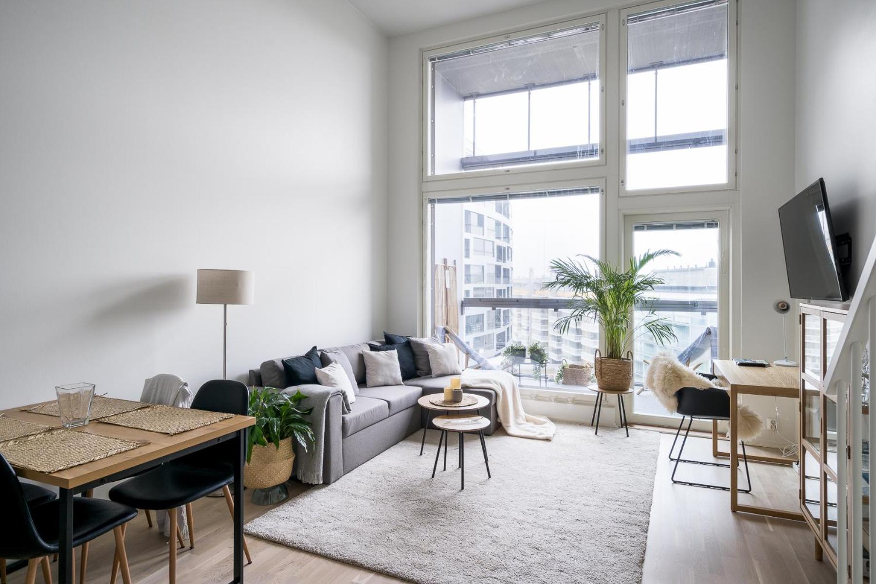 LUXUS -loft apartment 7 min train to Airport view 4