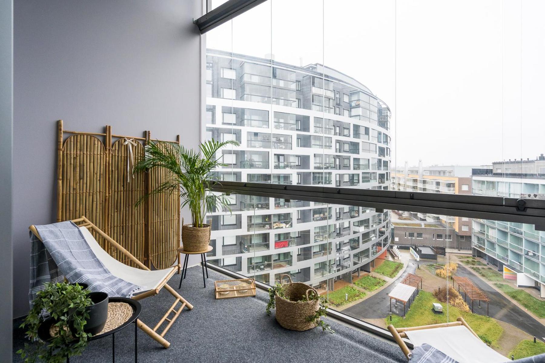 LUXUS -loft apartment 7 min train to Airport view 2