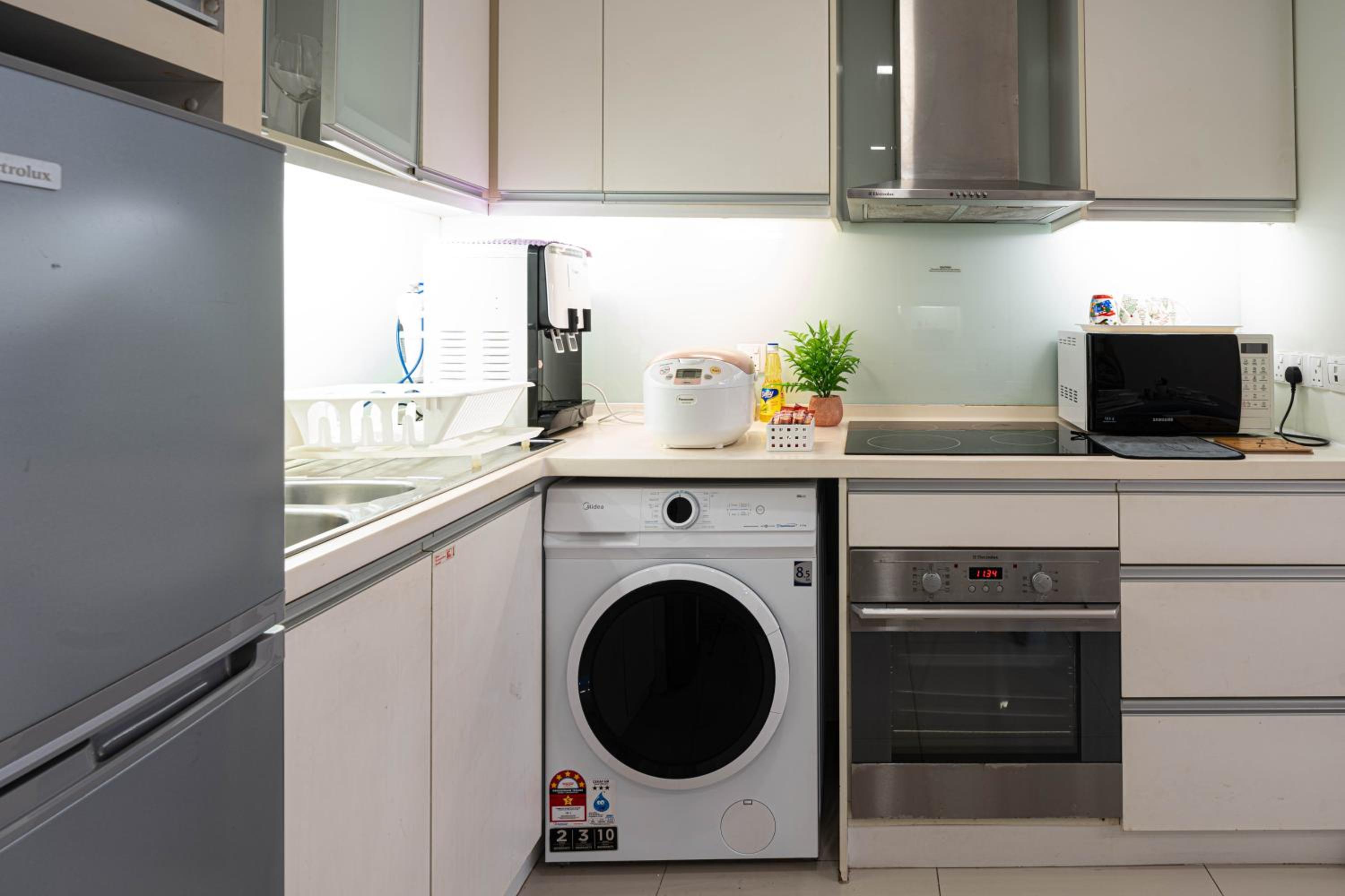 400m to KLCC Bukit Bintang Pavillion KLCC LRT walking distance Lot 163 Zenglo
