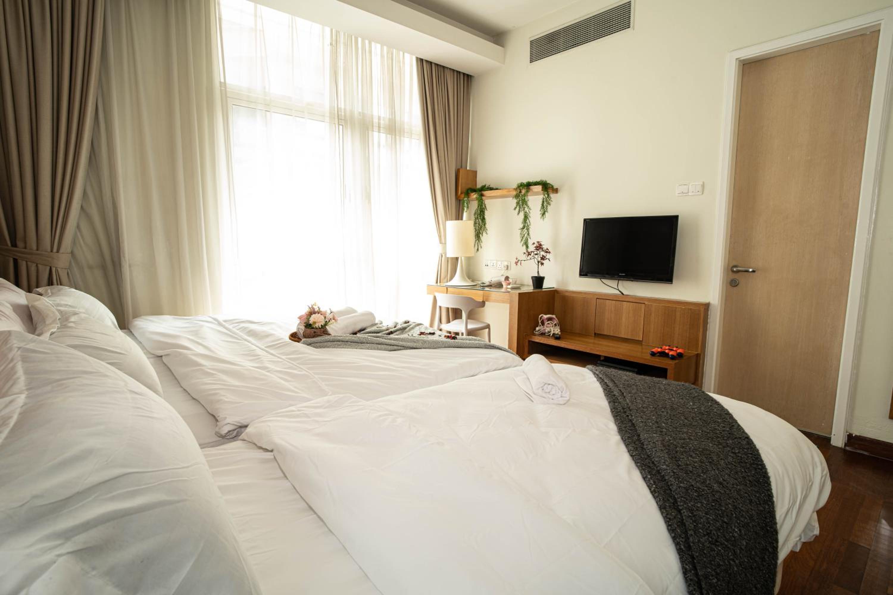400m to KLCC Bukit Bintang Pavillion KLCC LRT walking distance Lot 163 Zenglo