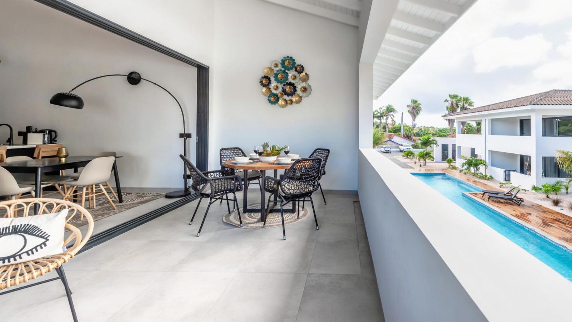 Tropical Penthouse - Pool side apartment