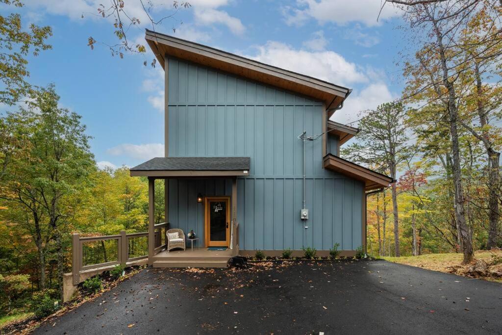 Modern Chalet with Mountain Views in Gatlinburg TN