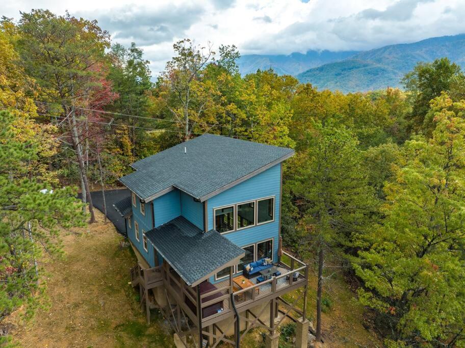 Modern Chalet with Mountain Views in Gatlinburg TN