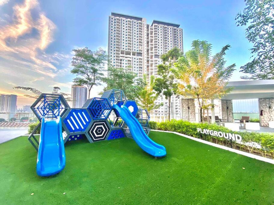 Urban Suites #High floor view #Infinity Pool #Georgetown #4pax #2BR 2bath #2 Queen #Quality well maintained #Private host photo 5