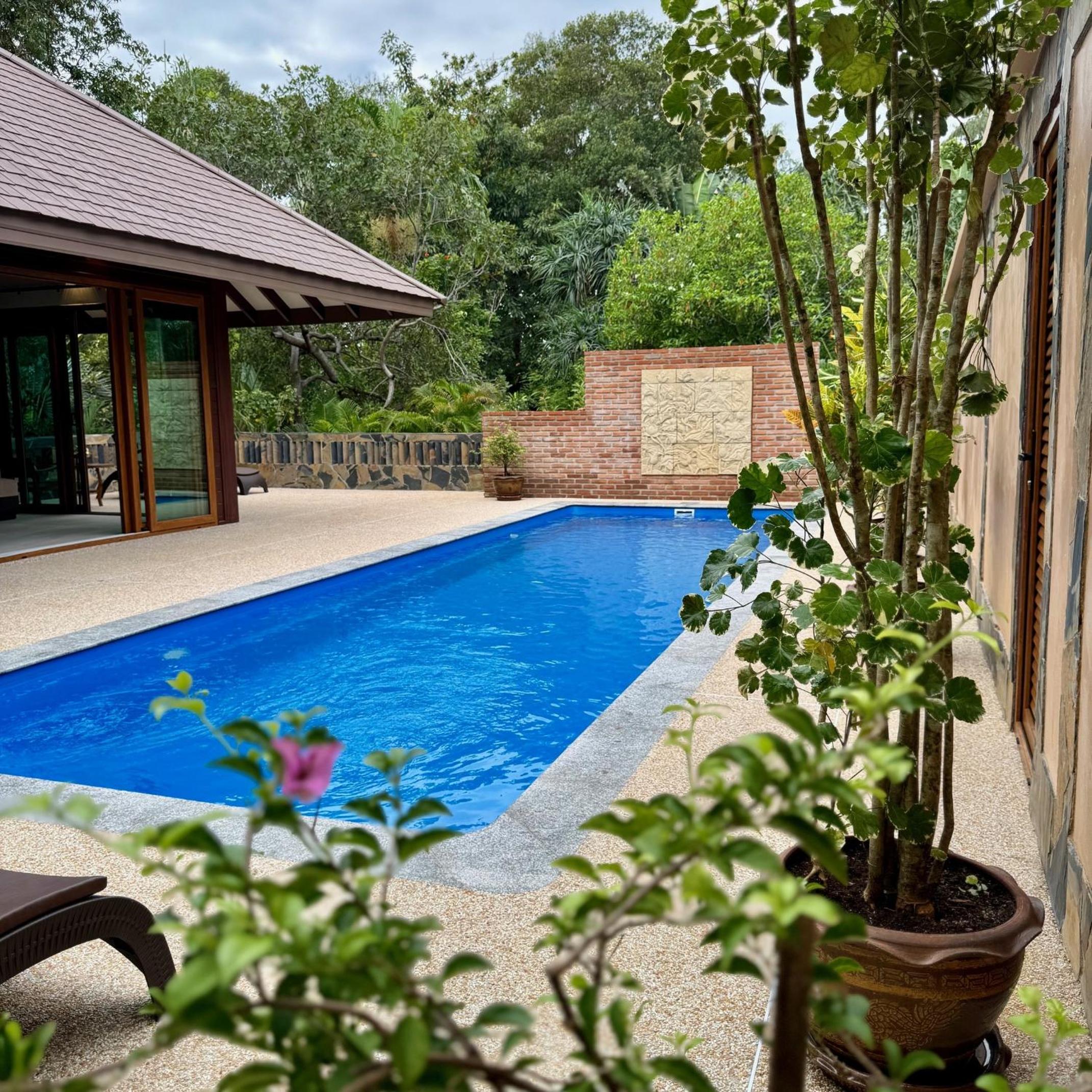 Koh Jum Beach Villas 