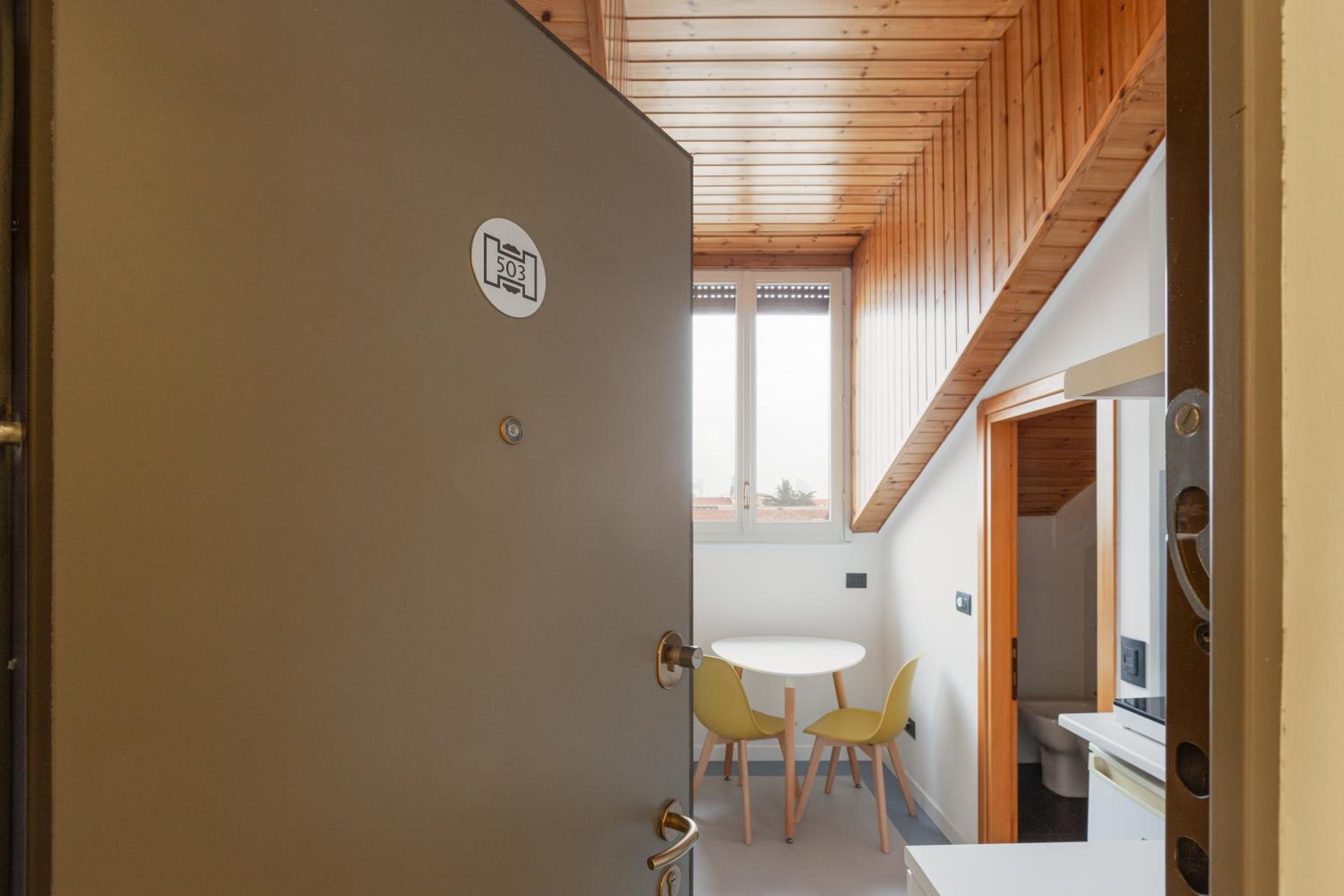 GuestHost - Milano Magenta Long Let Apts