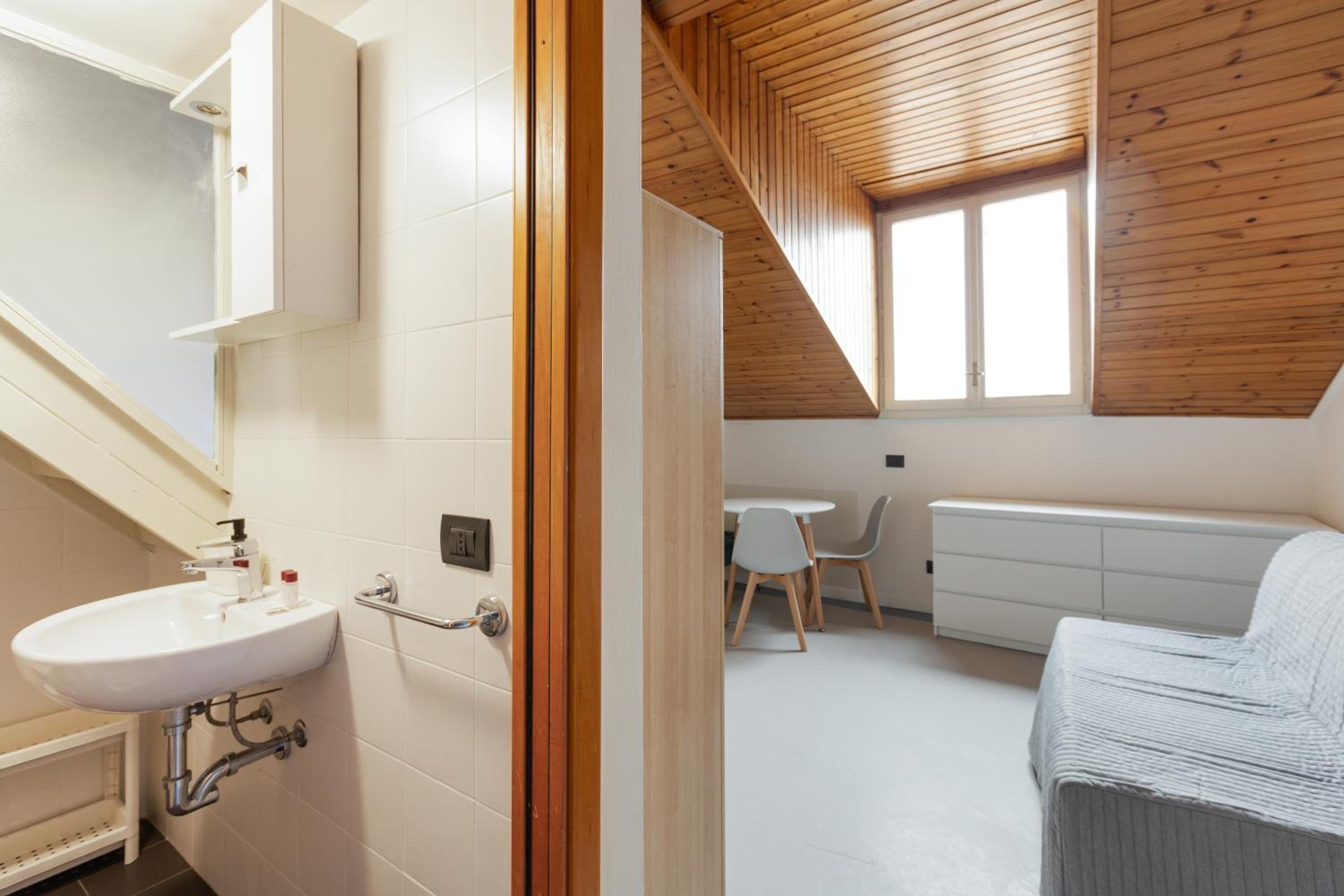 GuestHost - Milano Magenta Long Let Apts