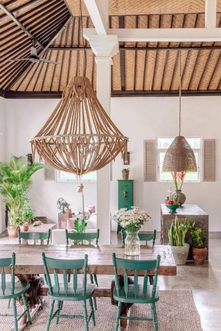 Gorgeous Colorful & Tropical Villa Canggu - VYG view 2