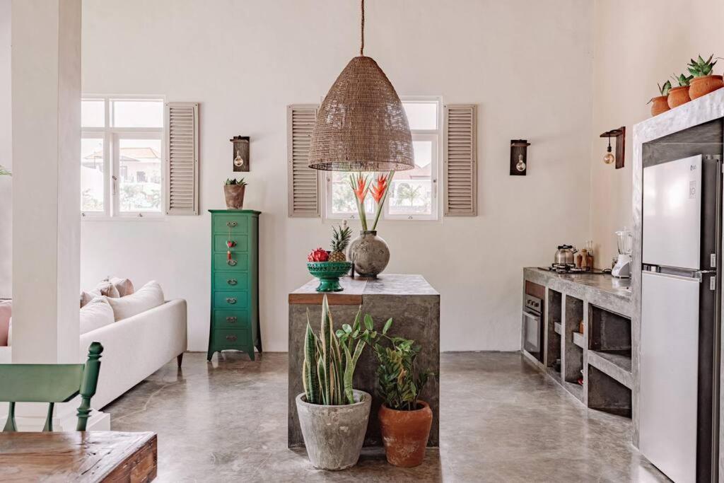 Gorgeous Colorful & Tropical Villa Canggu - VYG view 3