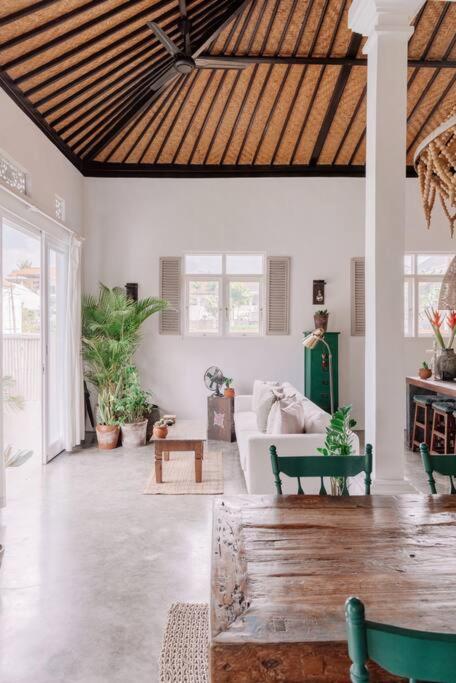 Gorgeous Colorful & Tropical Villa Canggu - VYG view 4