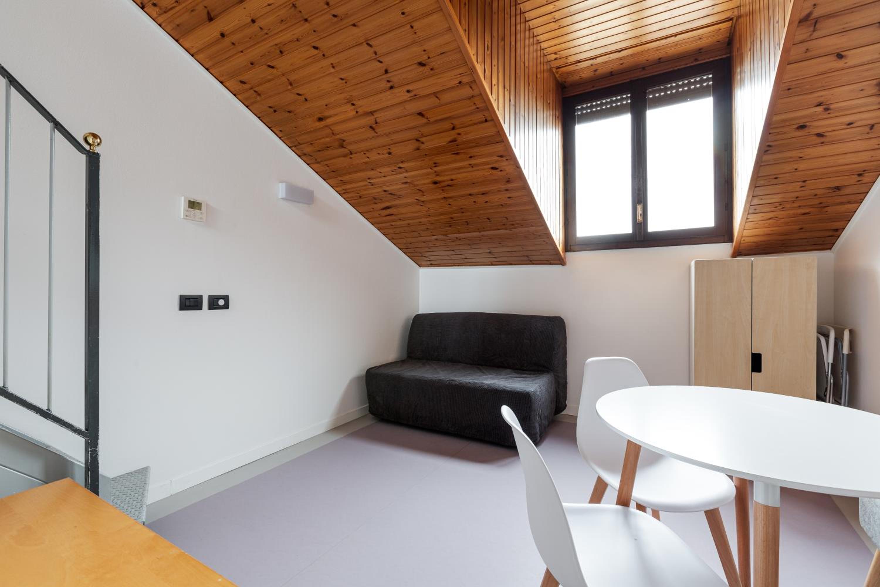 GuestHost - Milano Magenta Long Let Apts
