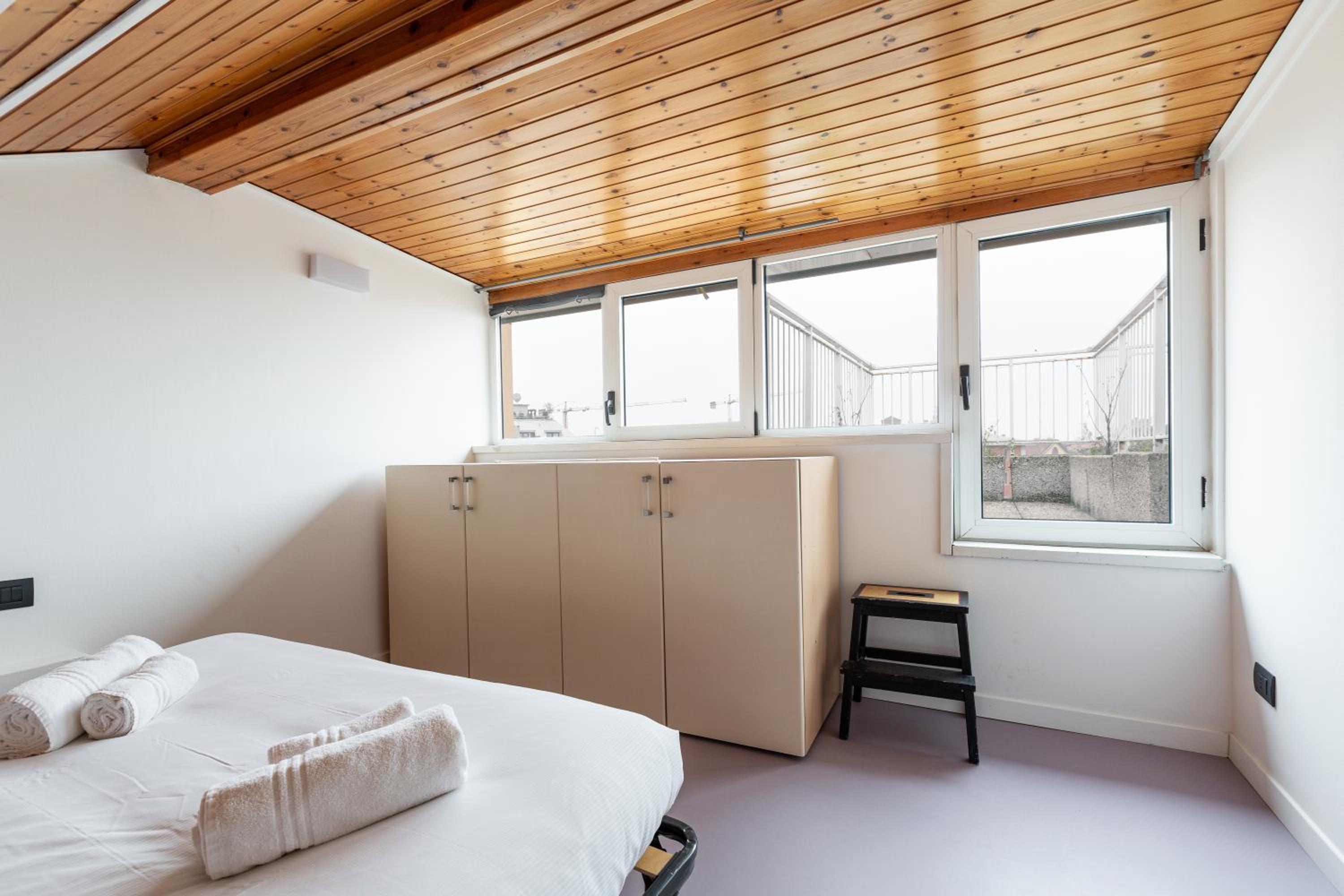 GuestHost - Milano Magenta Long Let Apts