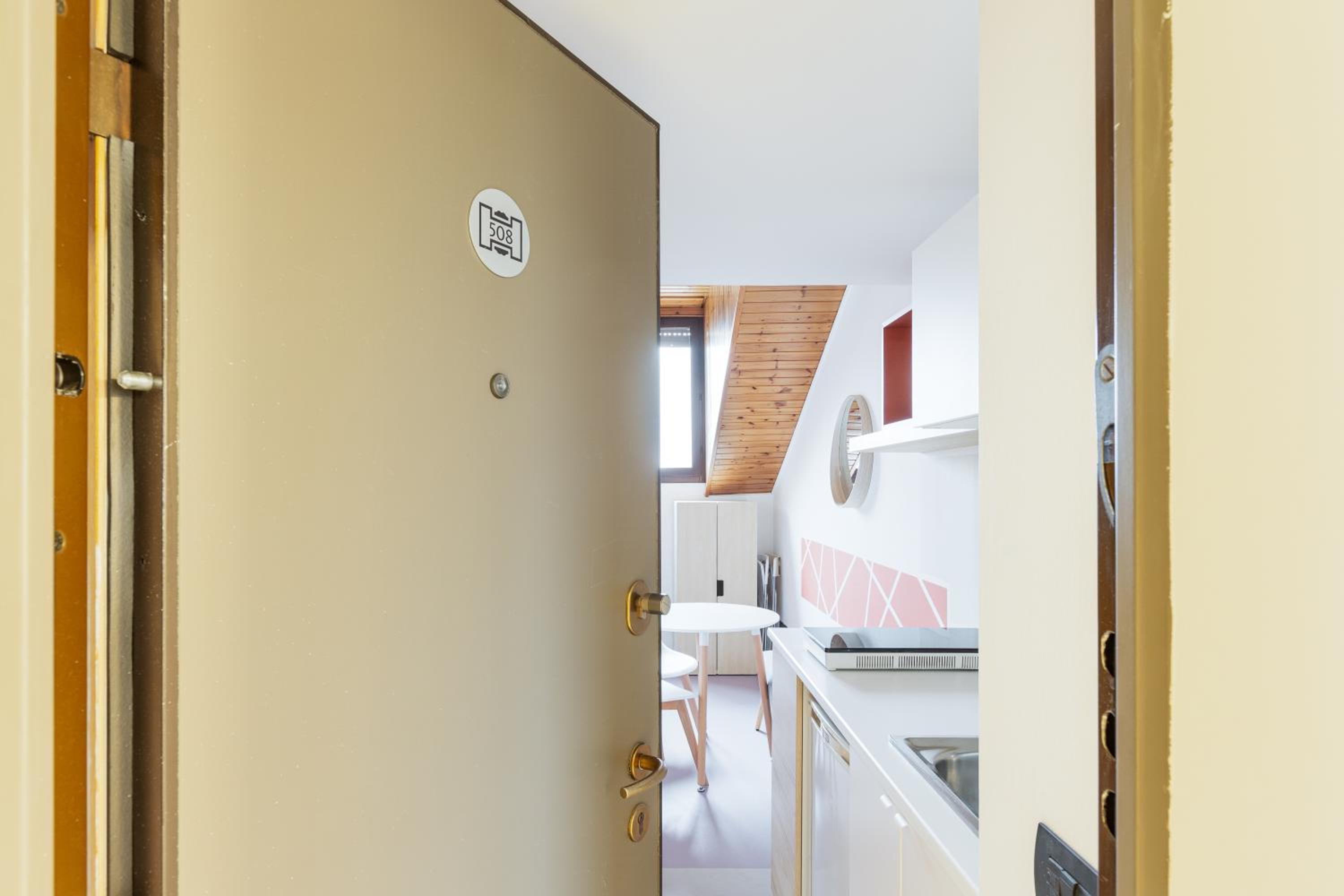 GuestHost - Milano Magenta Long Let Apts