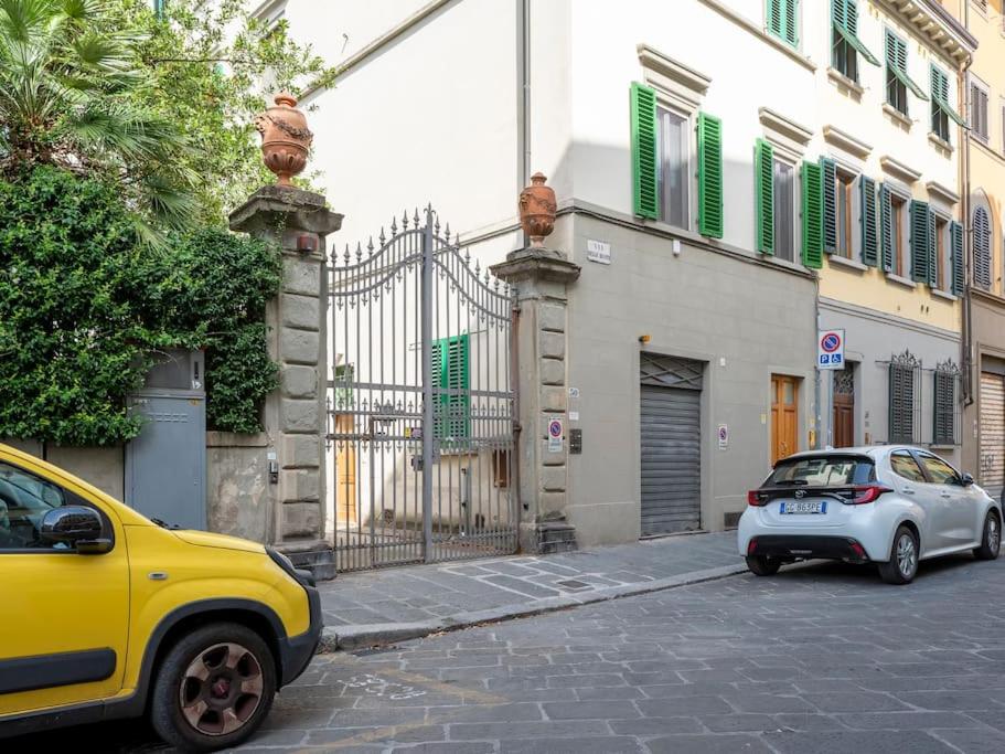 Indipendenza Cozy Apartment with Private Garden