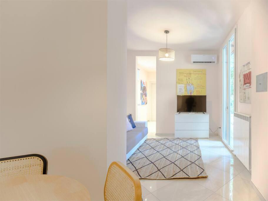 Indipendenza Cozy Apartment with Private Garden