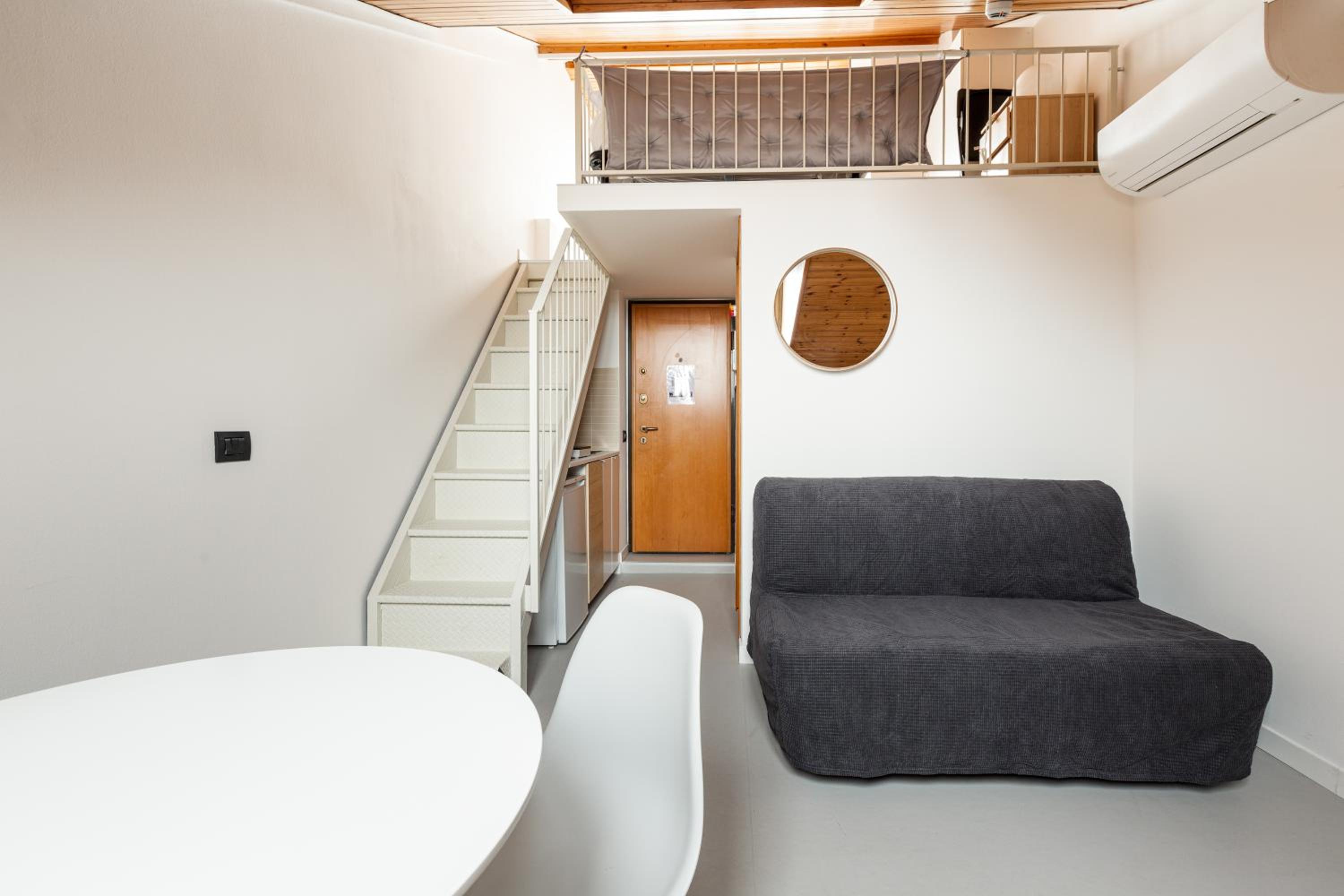GuestHost - Milano Magenta Long Let Apts
