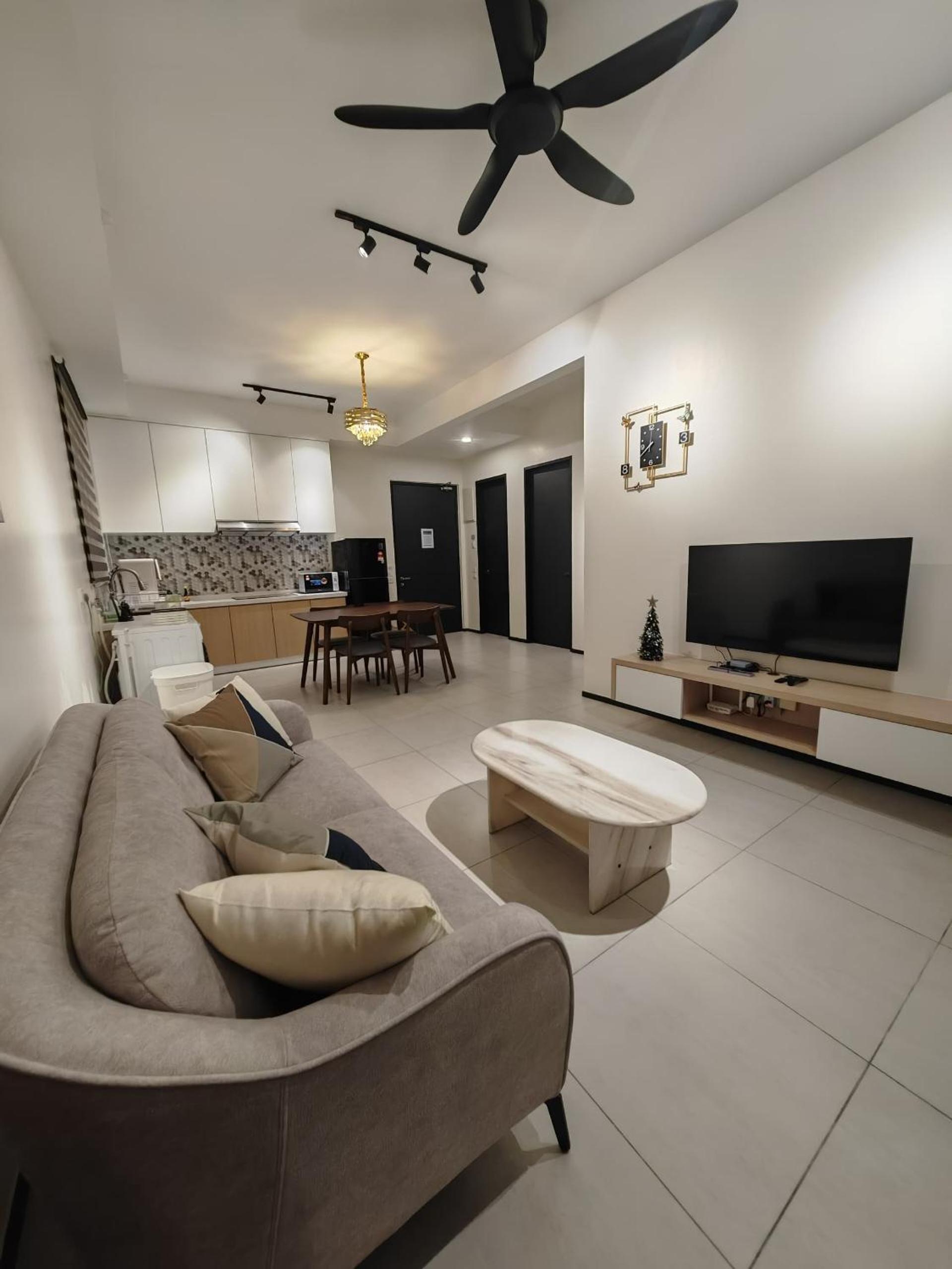 Cityscape Haven - Urban Suites by Ocean Luxe photo 3