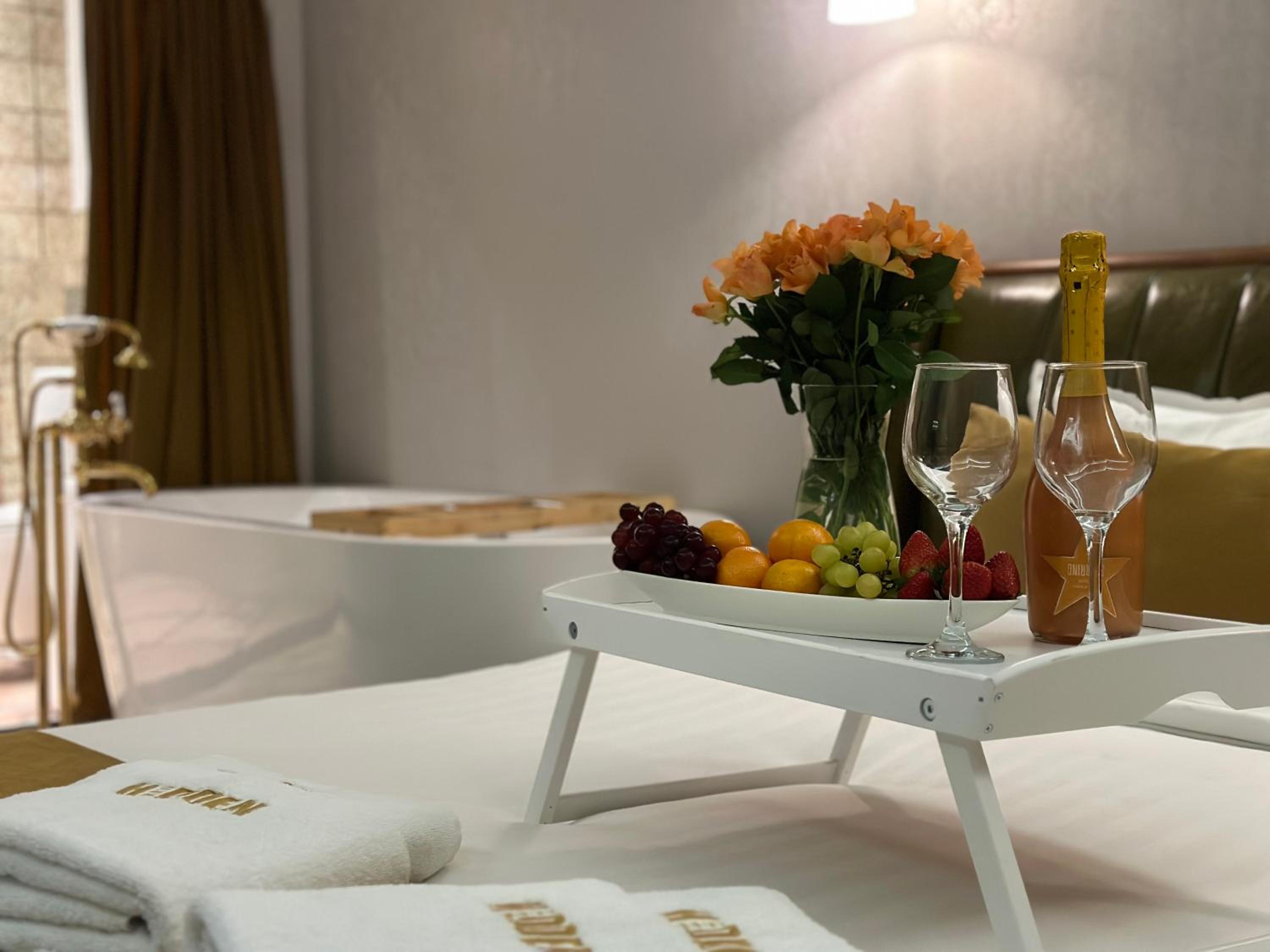 Hotel HIDDEN BANK: Cash - Image 1