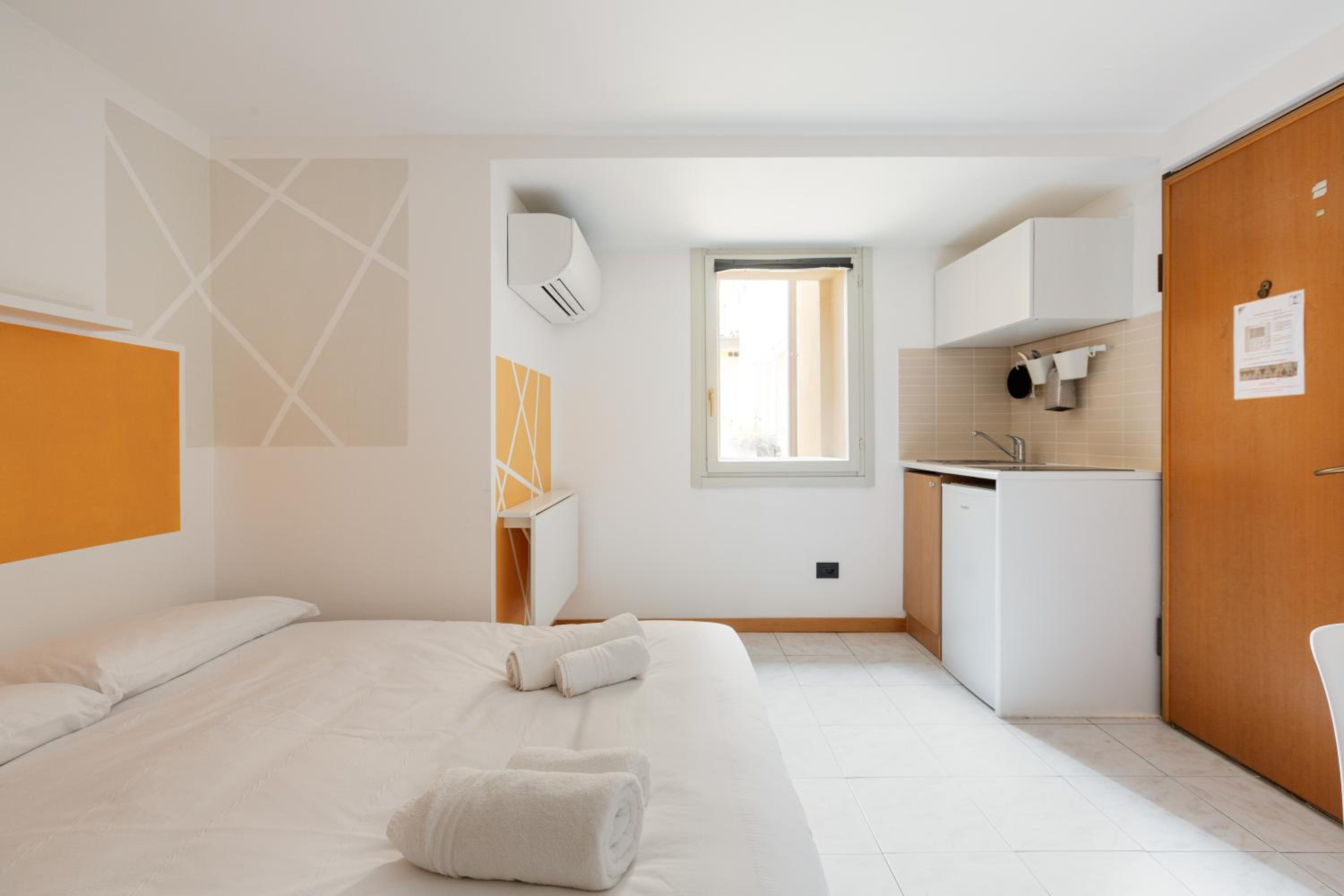 GuestHost - Milano Magenta Long Let Apts