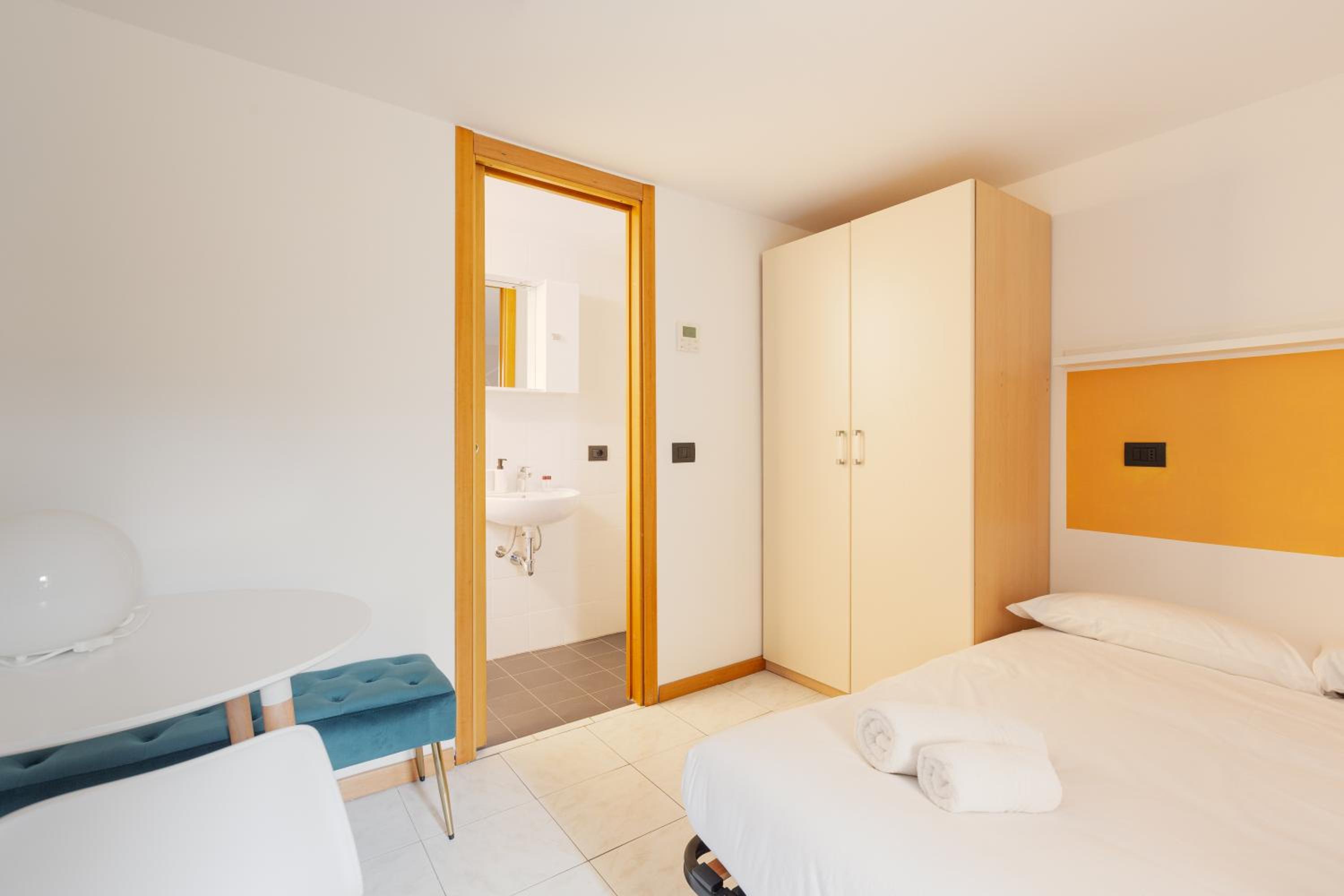 GuestHost - Milano Magenta Long Let Apts