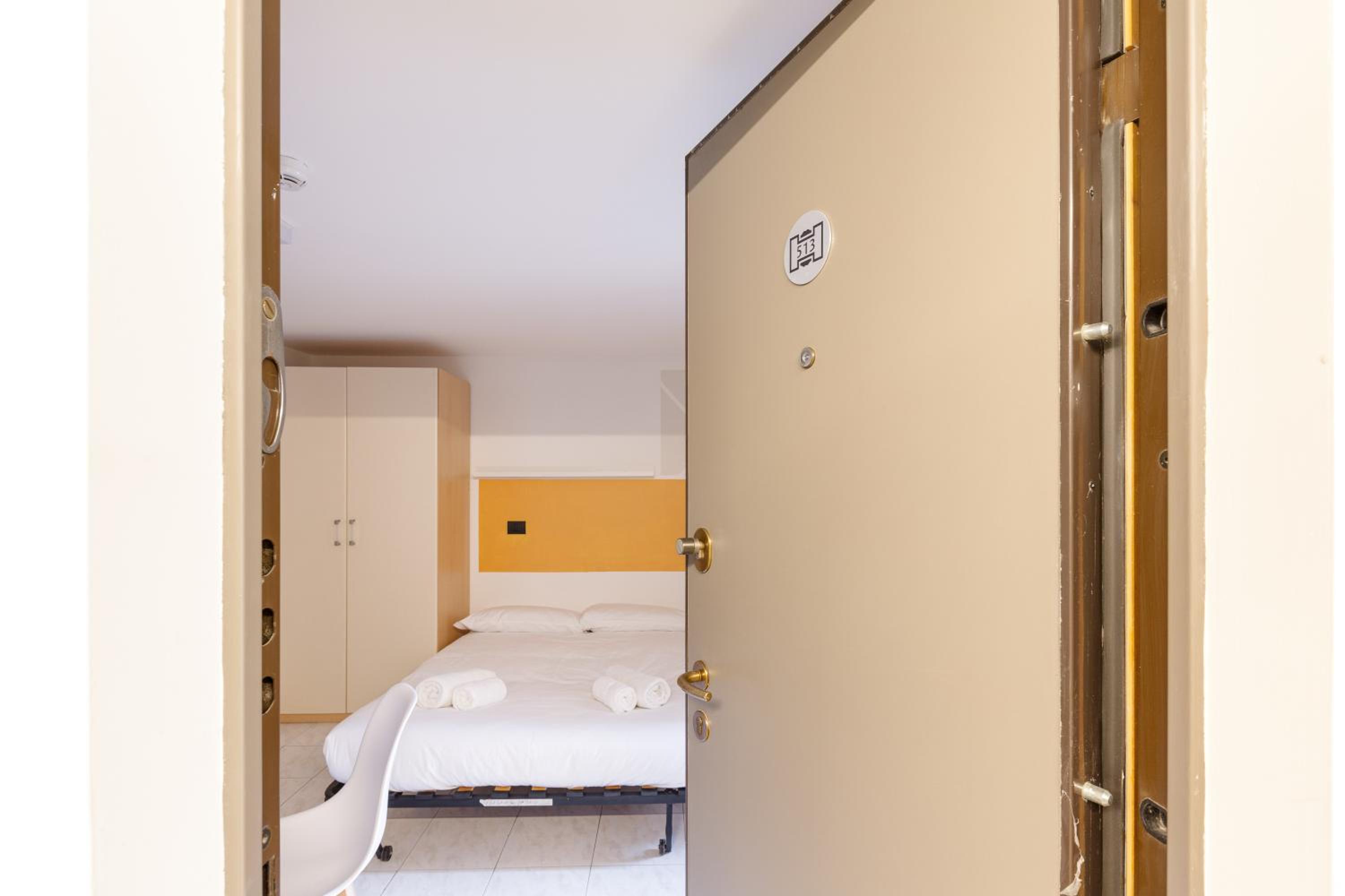 GuestHost - Milano Magenta Long Let Apts