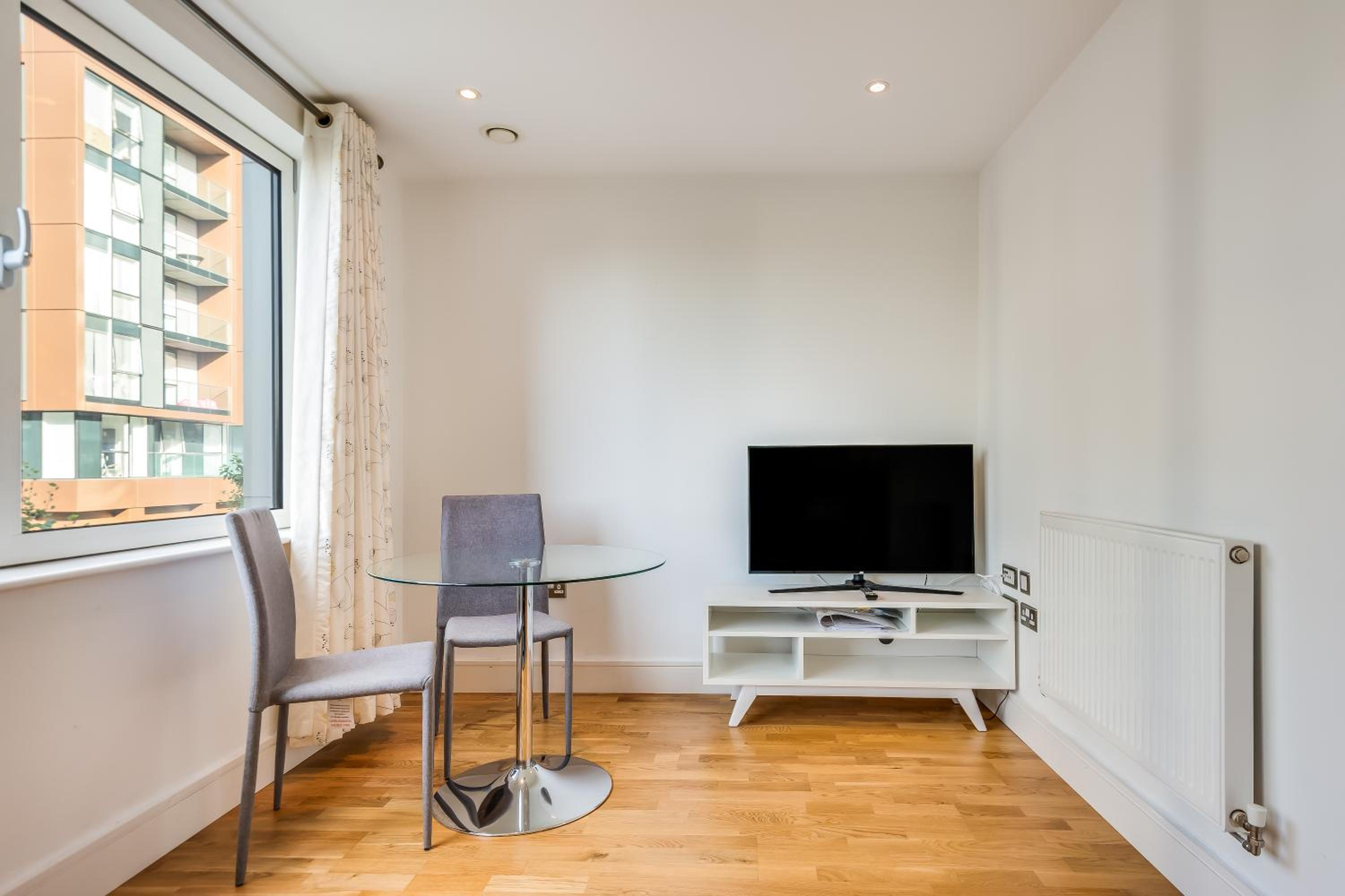 MySquare Comfy Studio Apartment in Canary Wharf London