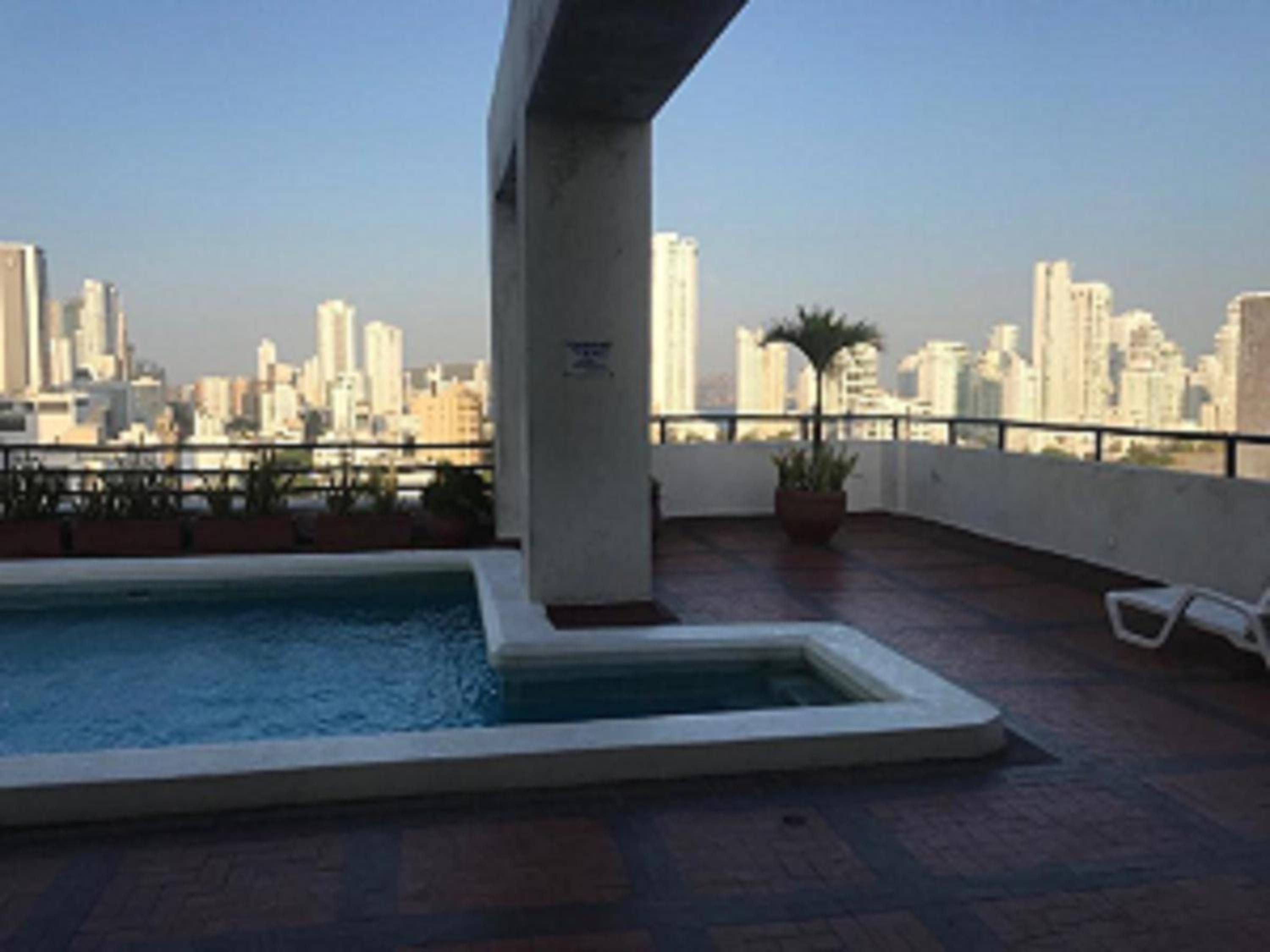MR1-2G APARTAMENTO BASICO CERCA AL MAR CON AIRE ACONDICIONADO Y WIFi PARA 4 PERSONAS