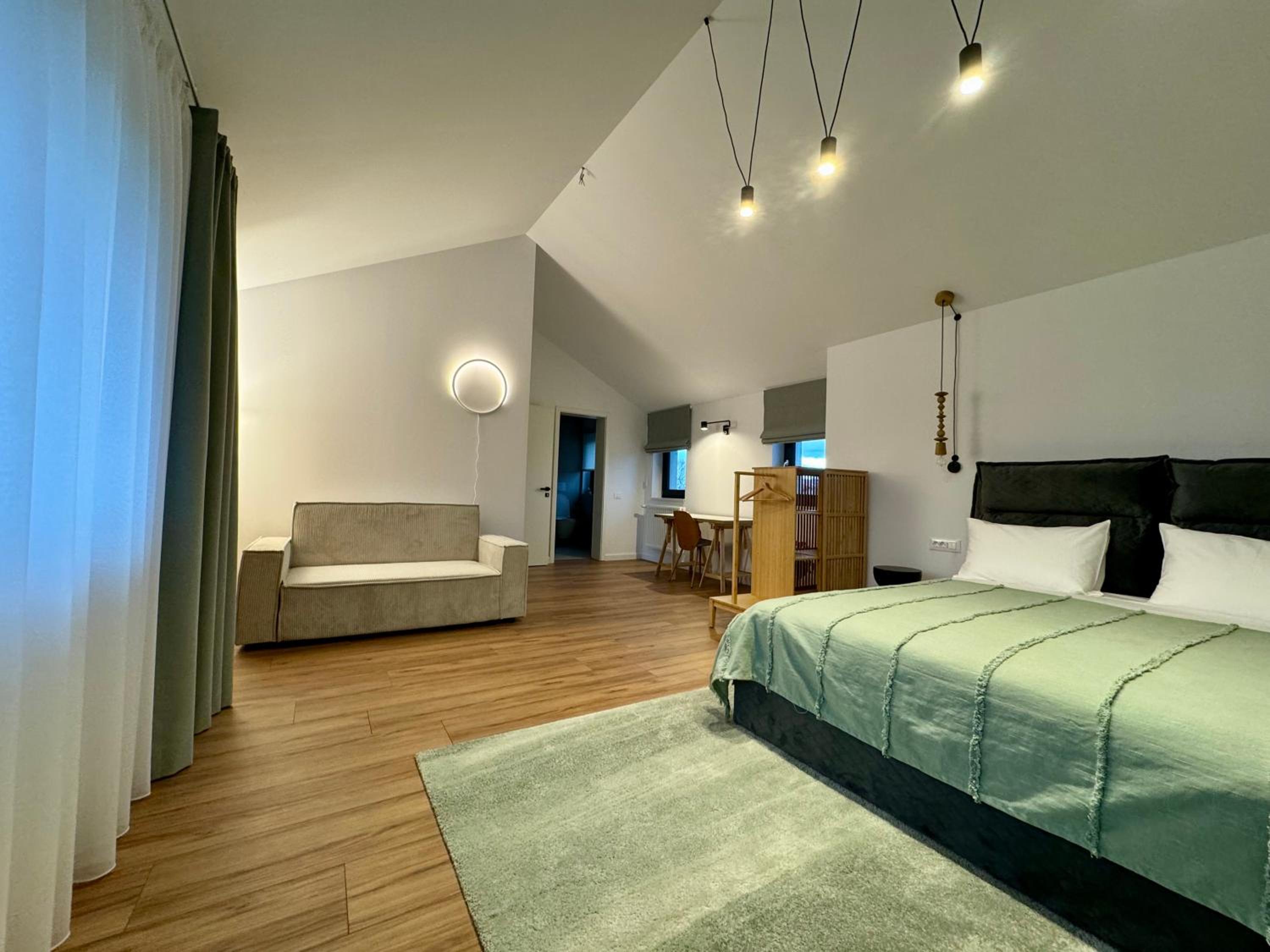EPIC Vila Brașov, Cristian