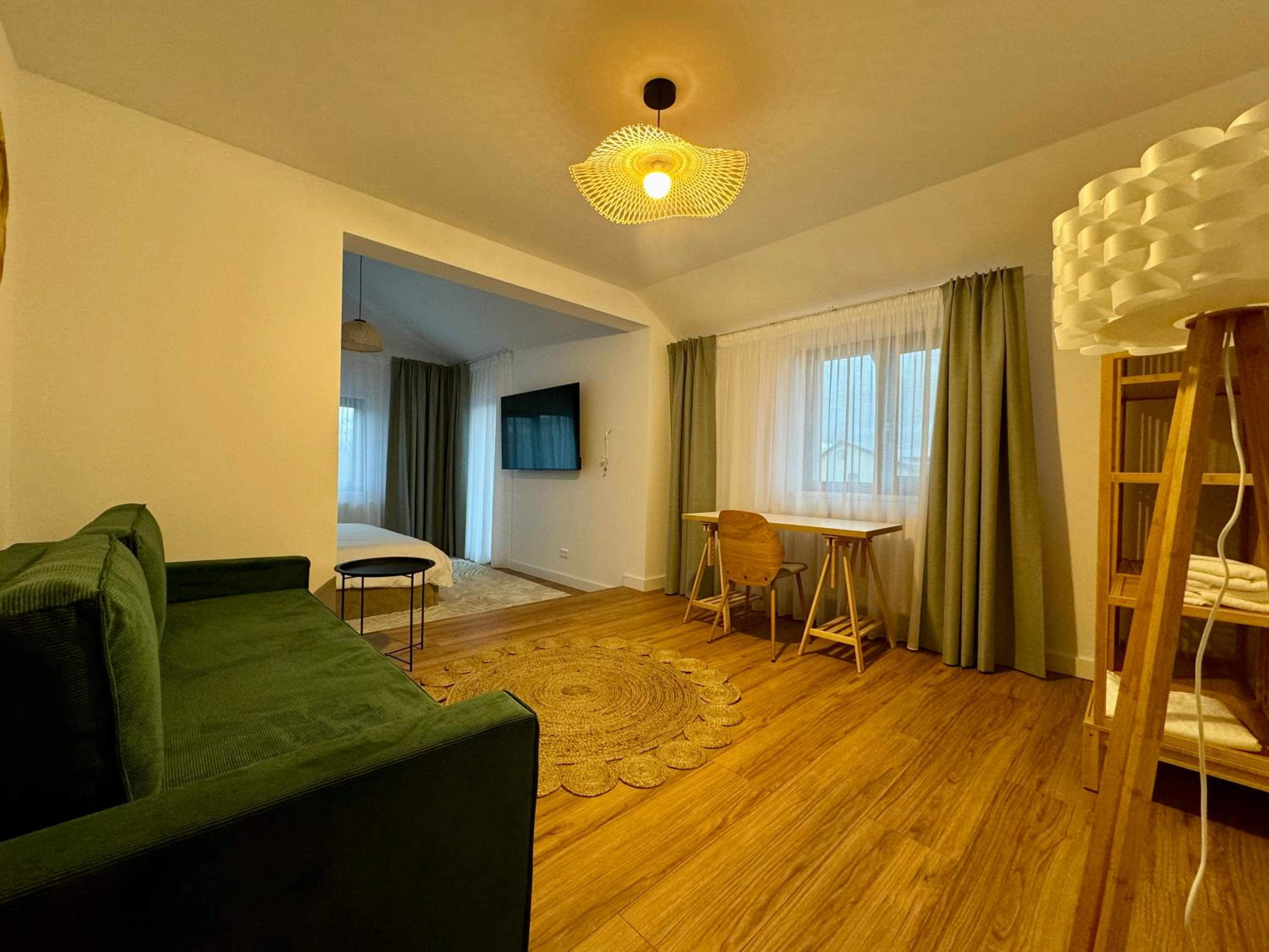 EPIC Vila Brașov, Cristian