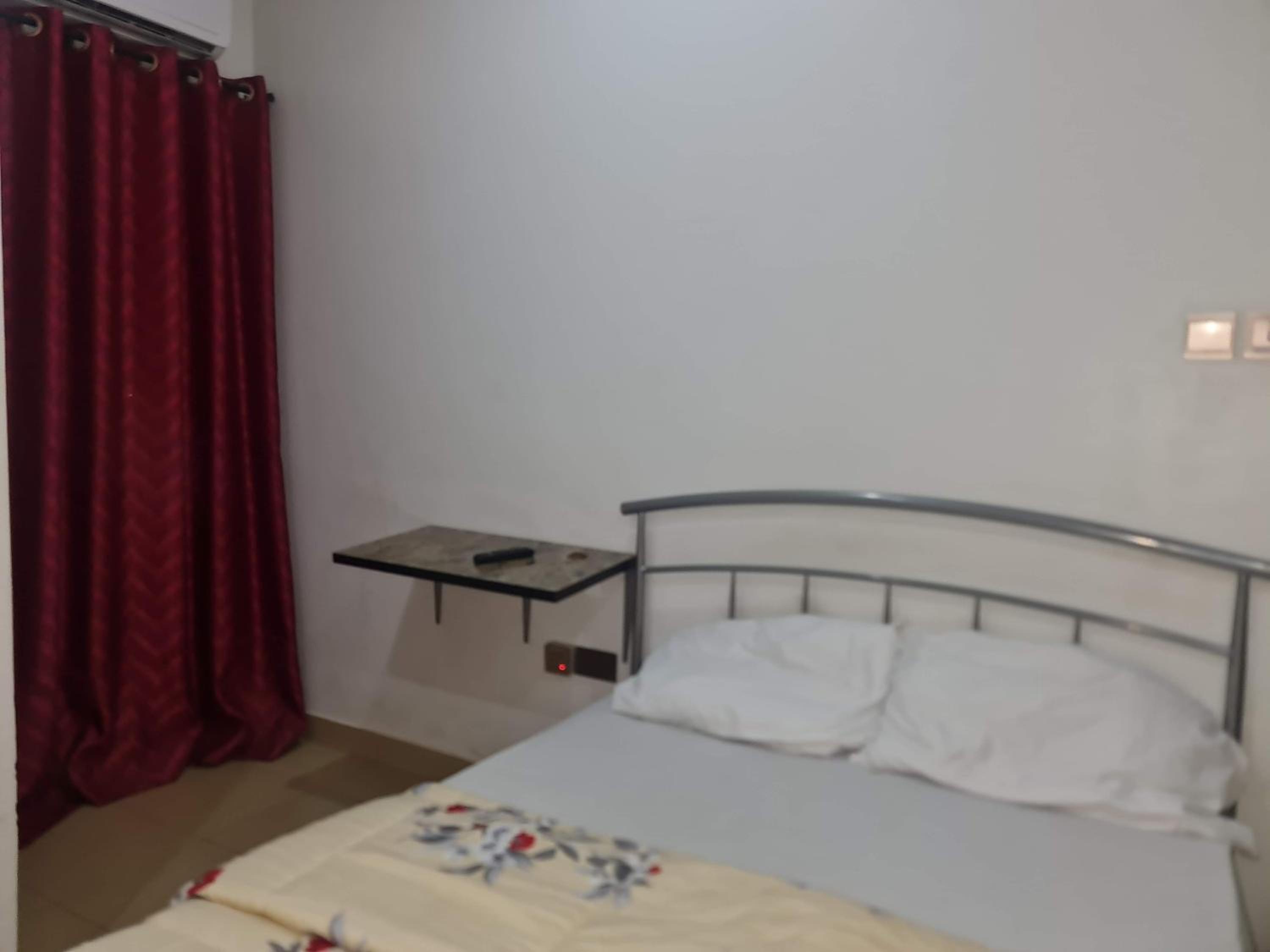 Smart 3 bed apartment with fast Wi-Fi & 24hr light view 3