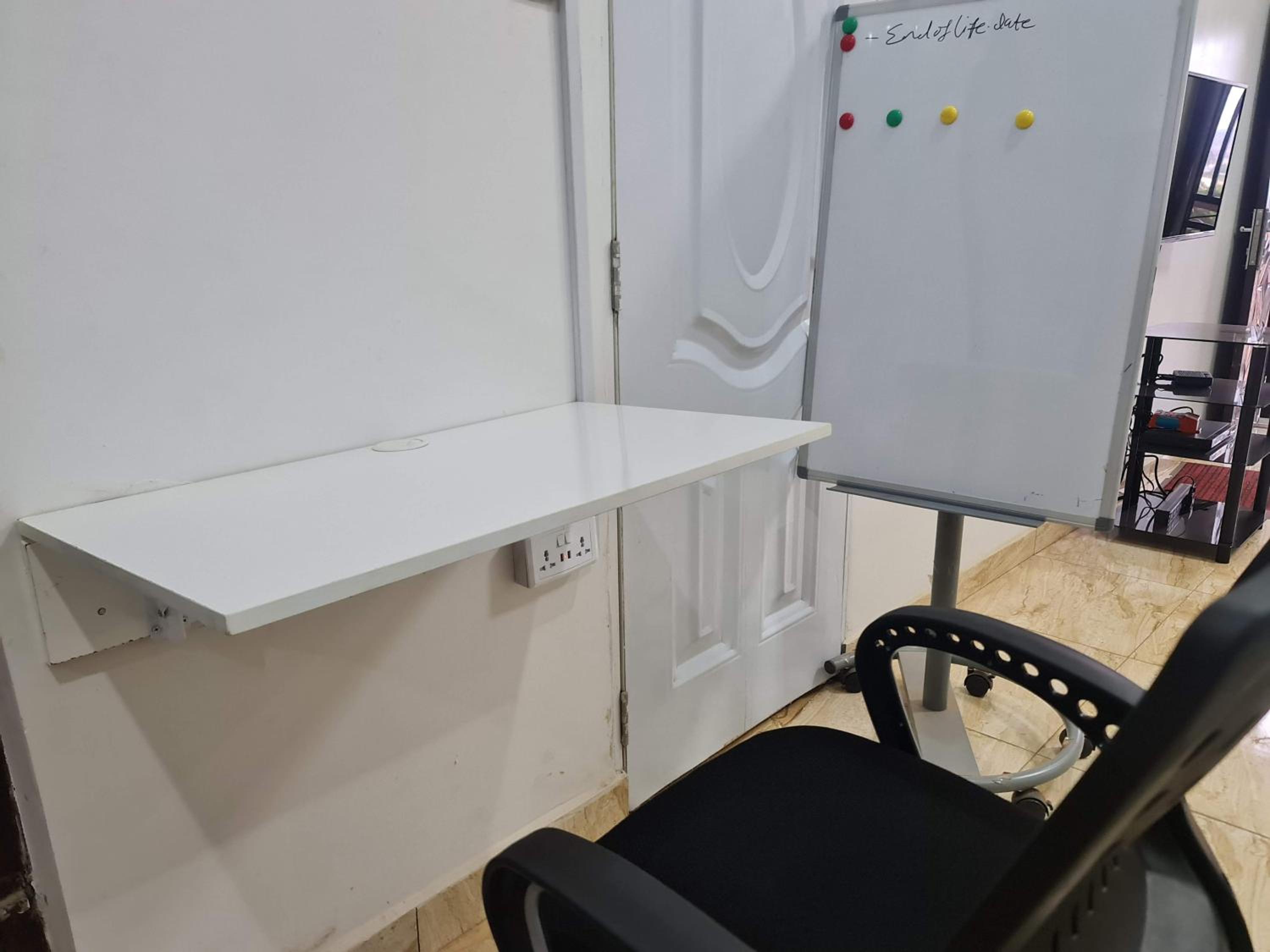 Smart 3 bed apartment with fast Wi-Fi & 24hr light view 5