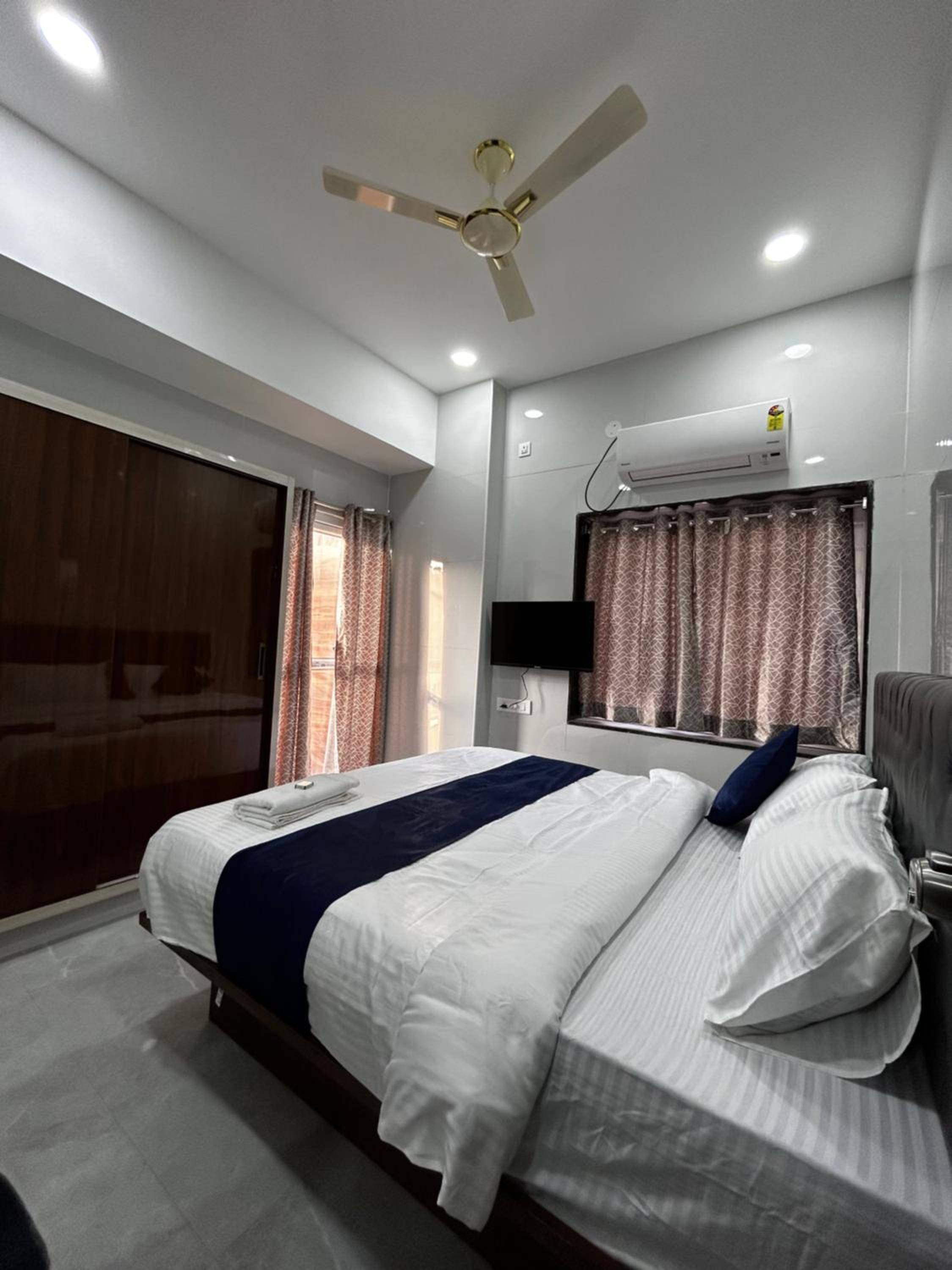 HOTEL DOLPHIN view 4