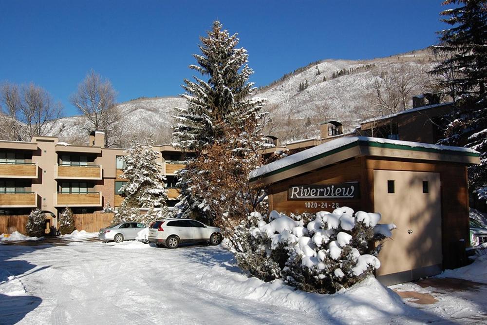 Riverview Unit 16, Sunny, River-Front Condo with Access to Pool & Hot Tub view 4