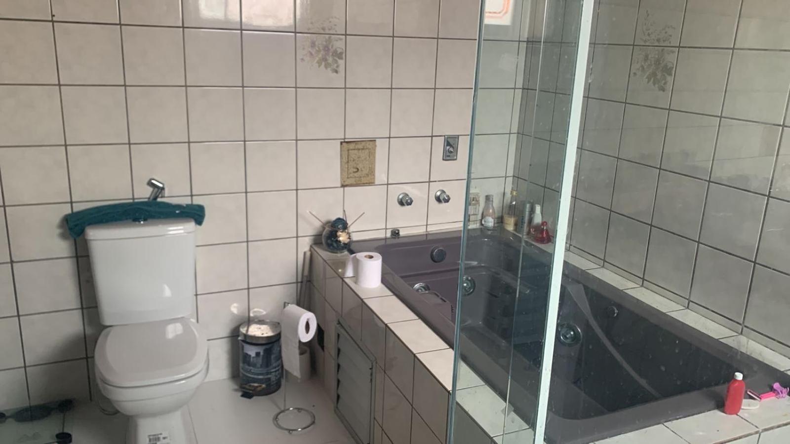 Casa com 4 quartos e piscina pra aproveitar
