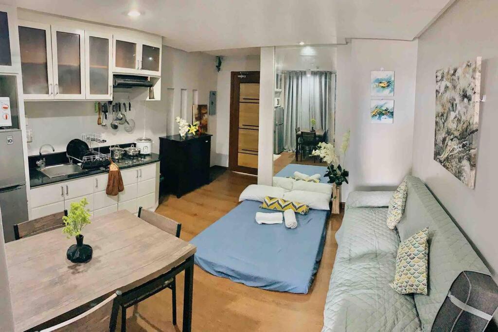 Spacious Studio AppleOne Equicom Ayala view 3