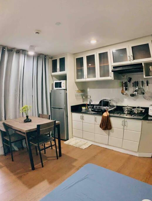 Spacious Studio AppleOne Equicom Ayala view 5