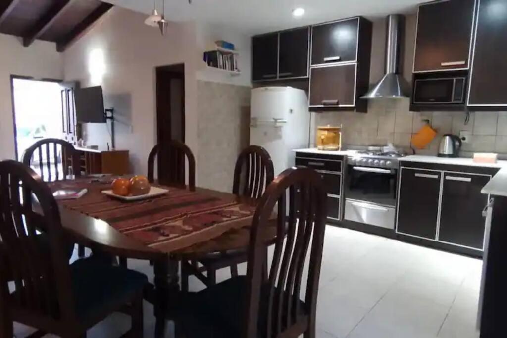Casa para 10! Piscina/Parrilla/PingPong/Garage.