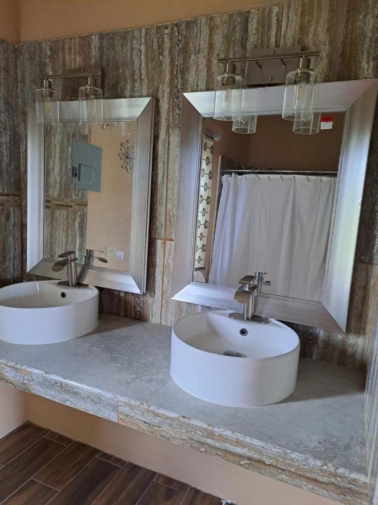 Banyan Rose Room 3
