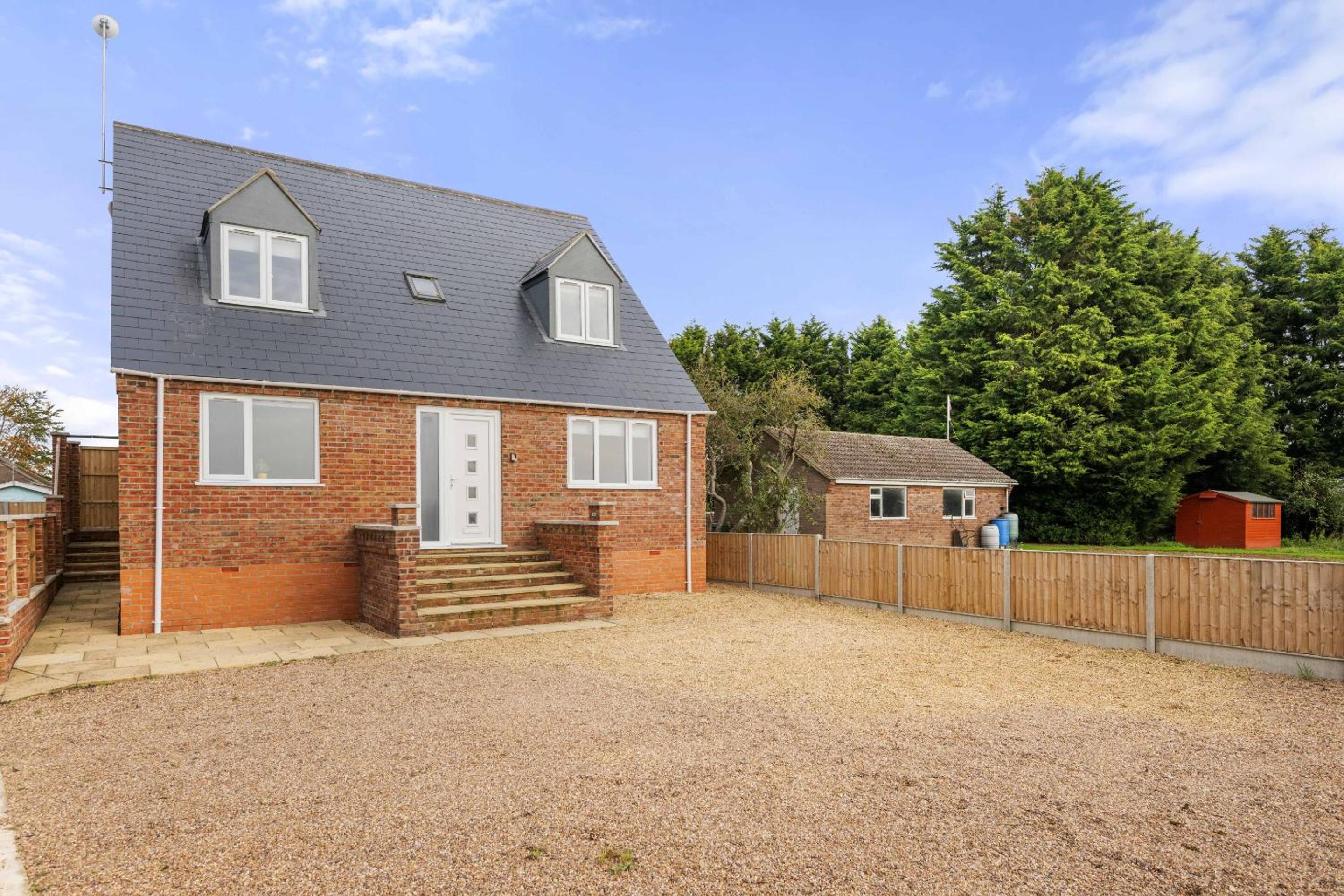 4 Bedroom with 5 Beds House in Boston, Lincs Contractors,Families,Pets Welcome with free ample parking view 3