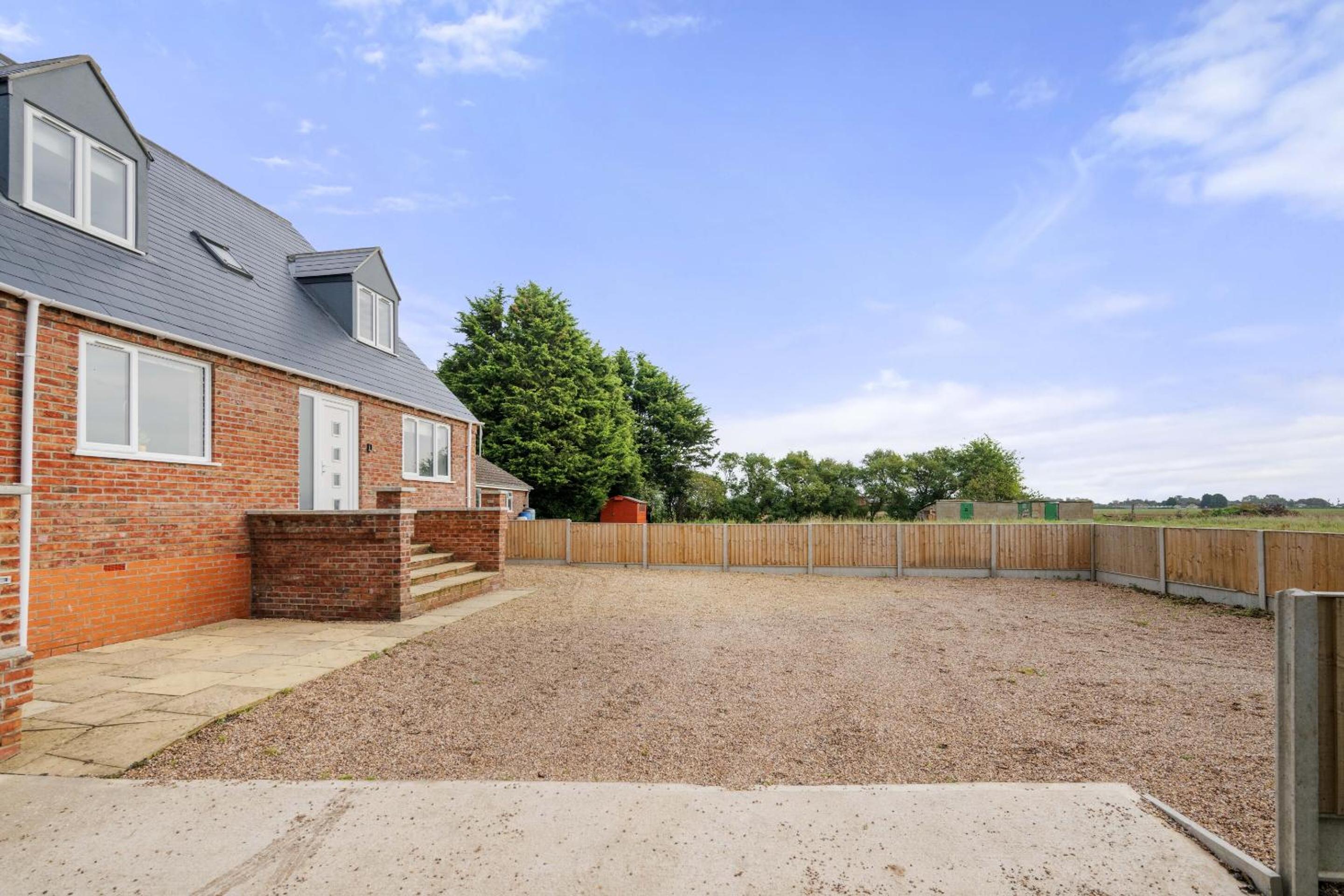4 Bedroom with 5 Beds House in Boston, Lincs Contractors,Families,Pets Welcome with free ample parking view 4