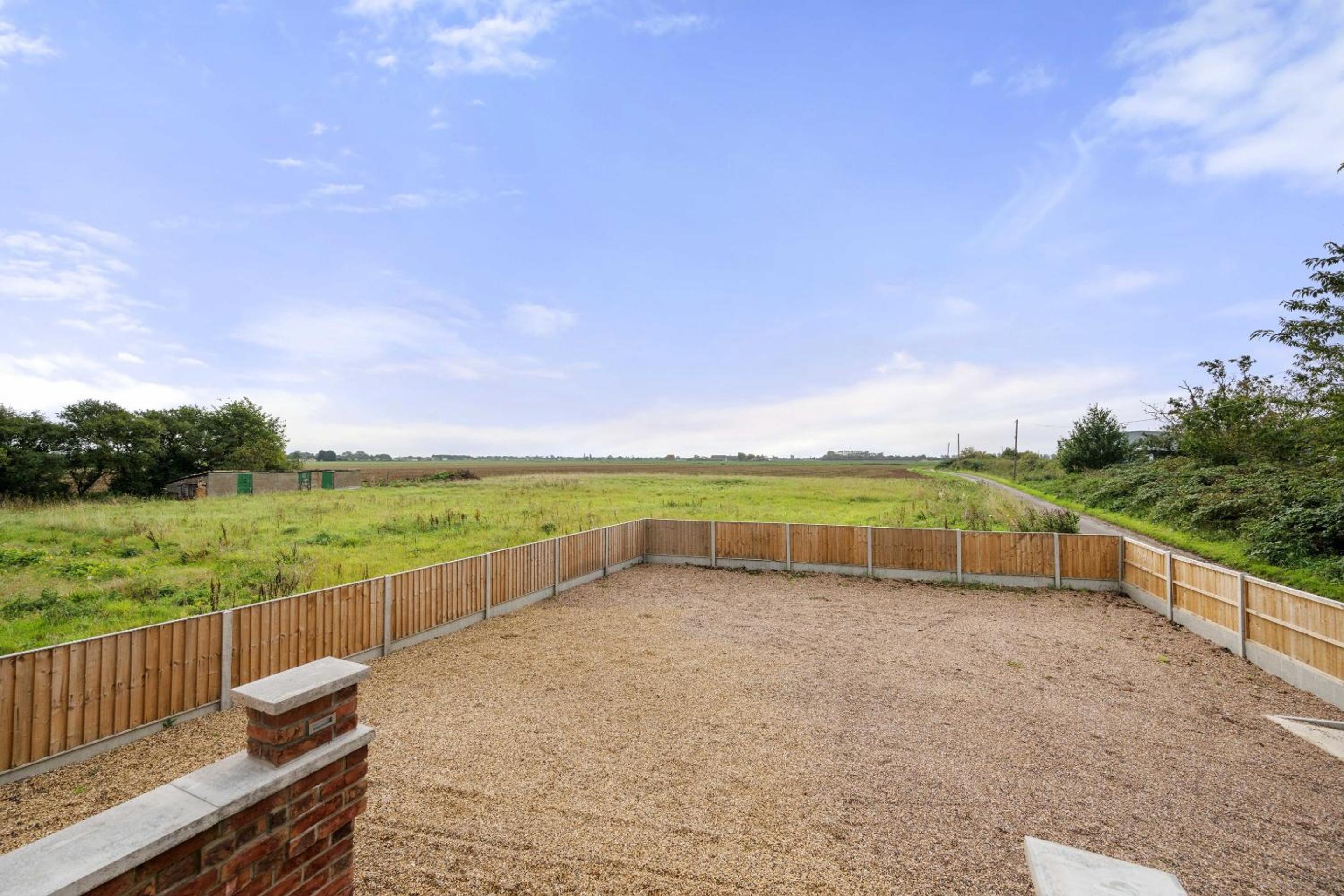 4 Bedroom with 5 Beds House in Boston, Lincs Contractors,Families,Pets Welcome with free ample parking view 2