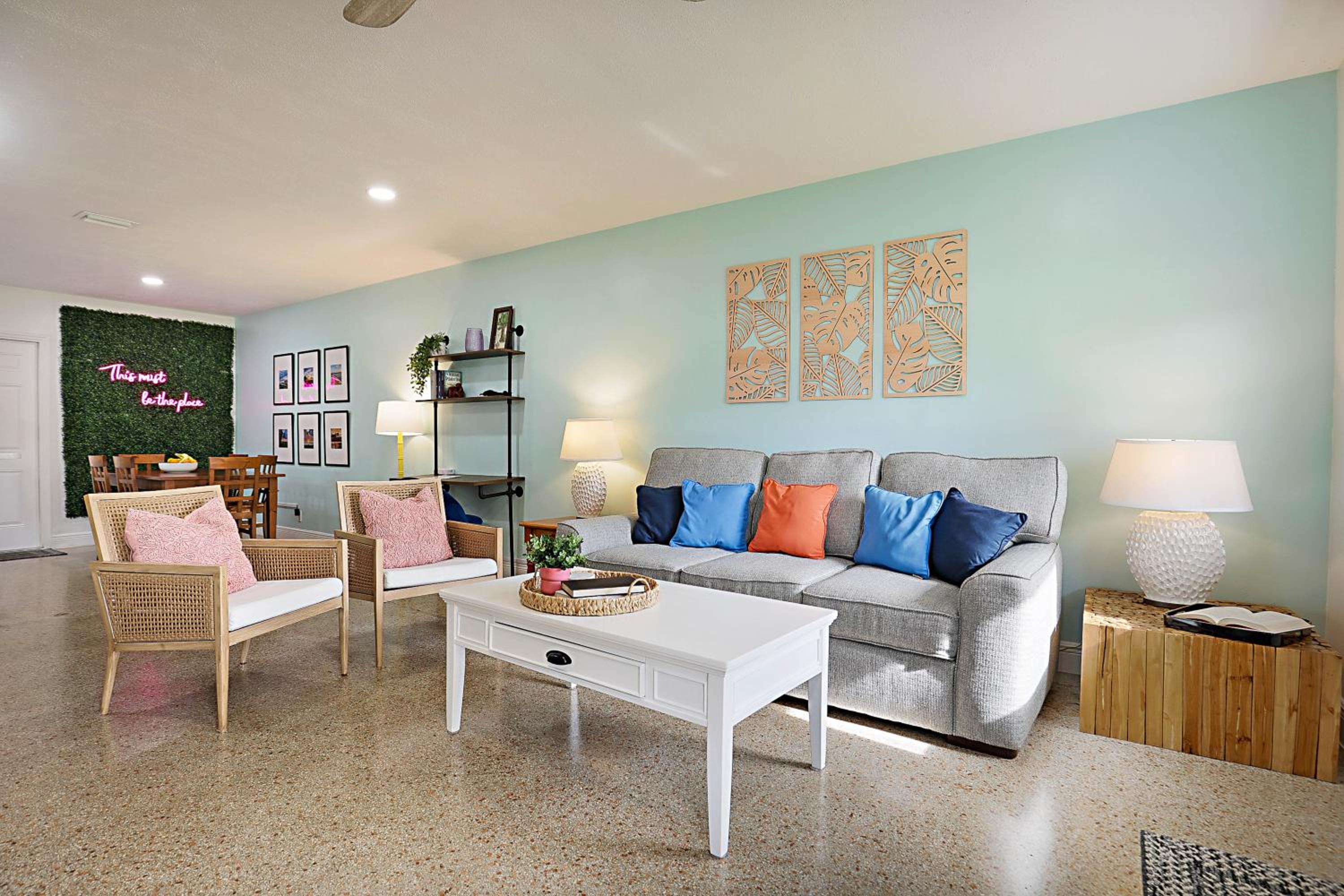Tropical Escape near Beach! Tons of parking! view 2