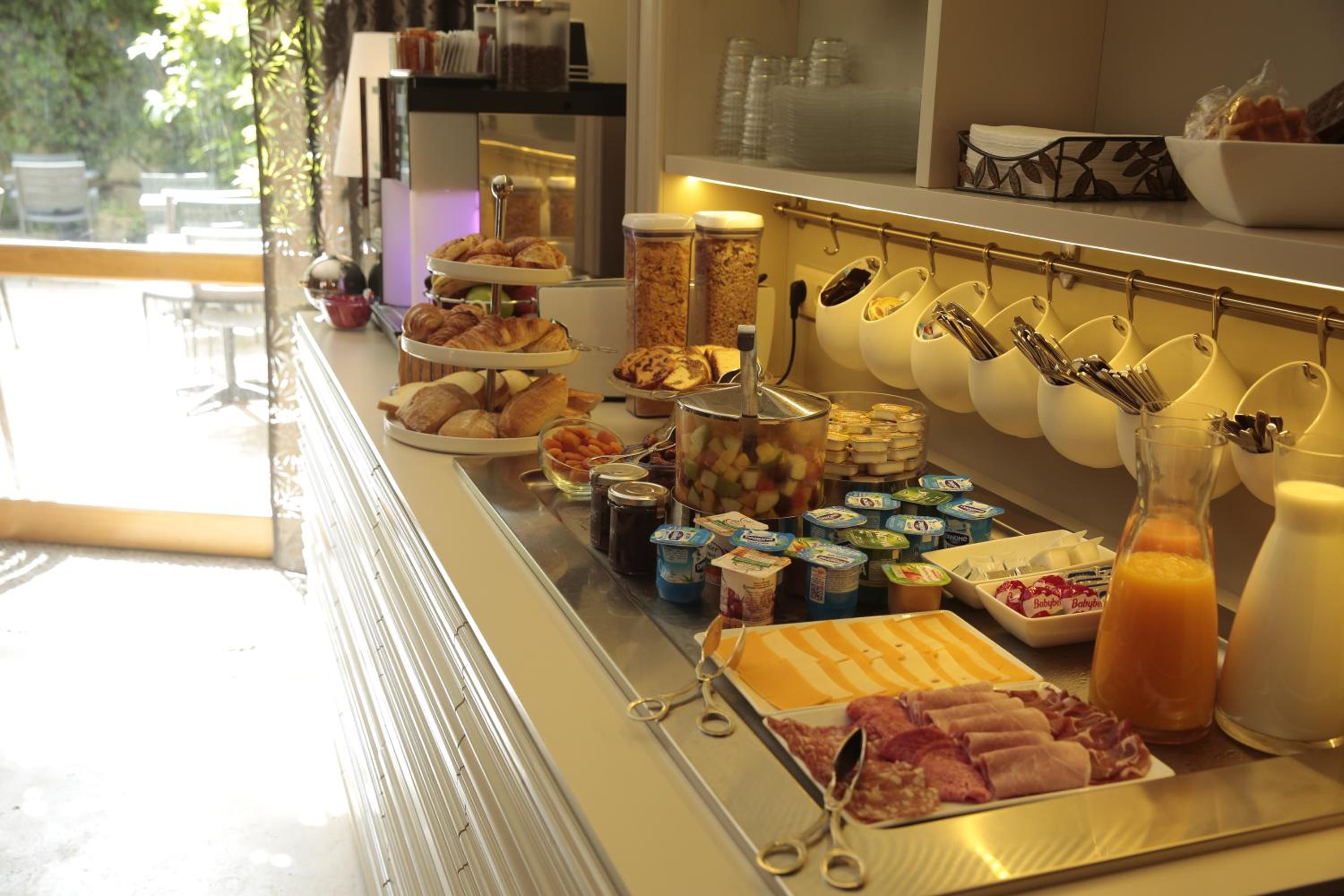Puteaux Vacations - Hotel Dauphin - Property Image 2
