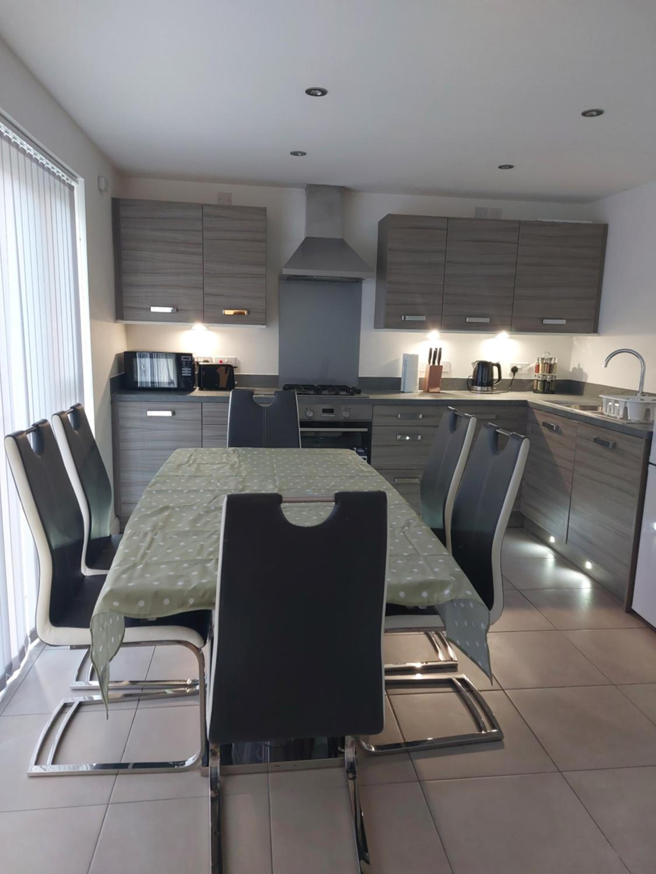 Beautiful 4-Bedroom House with Private Garden & Parking view 5