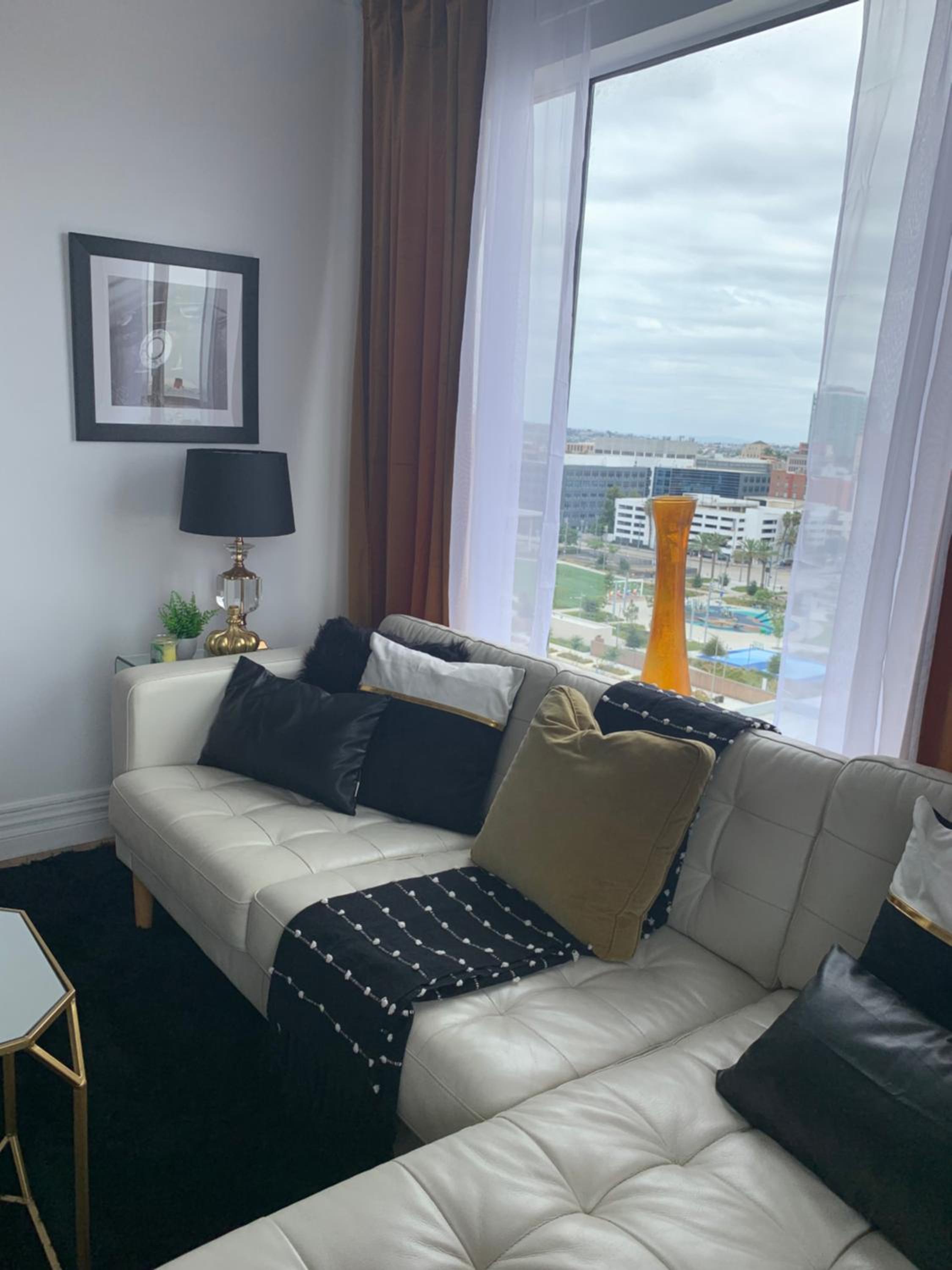 Your Penthouse Ocean view with City lights and Queen Mary too view 4