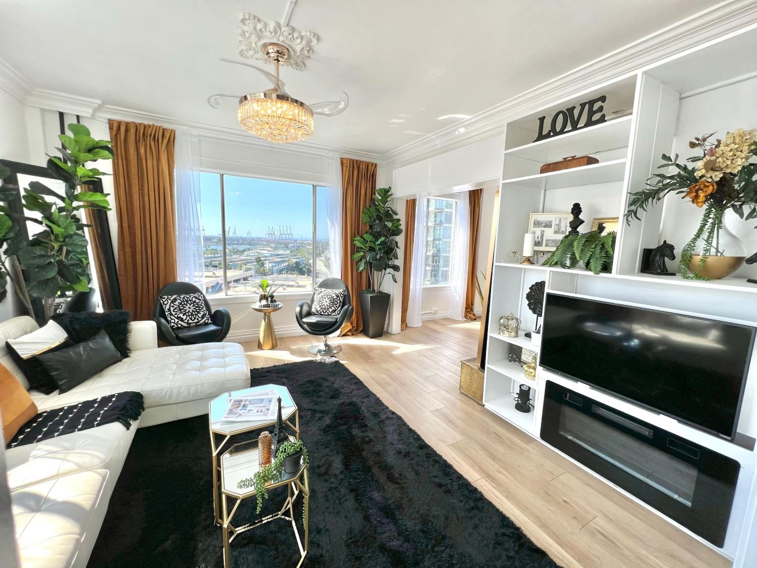 Your Penthouse Ocean view with City lights and Queen Mary too view 5